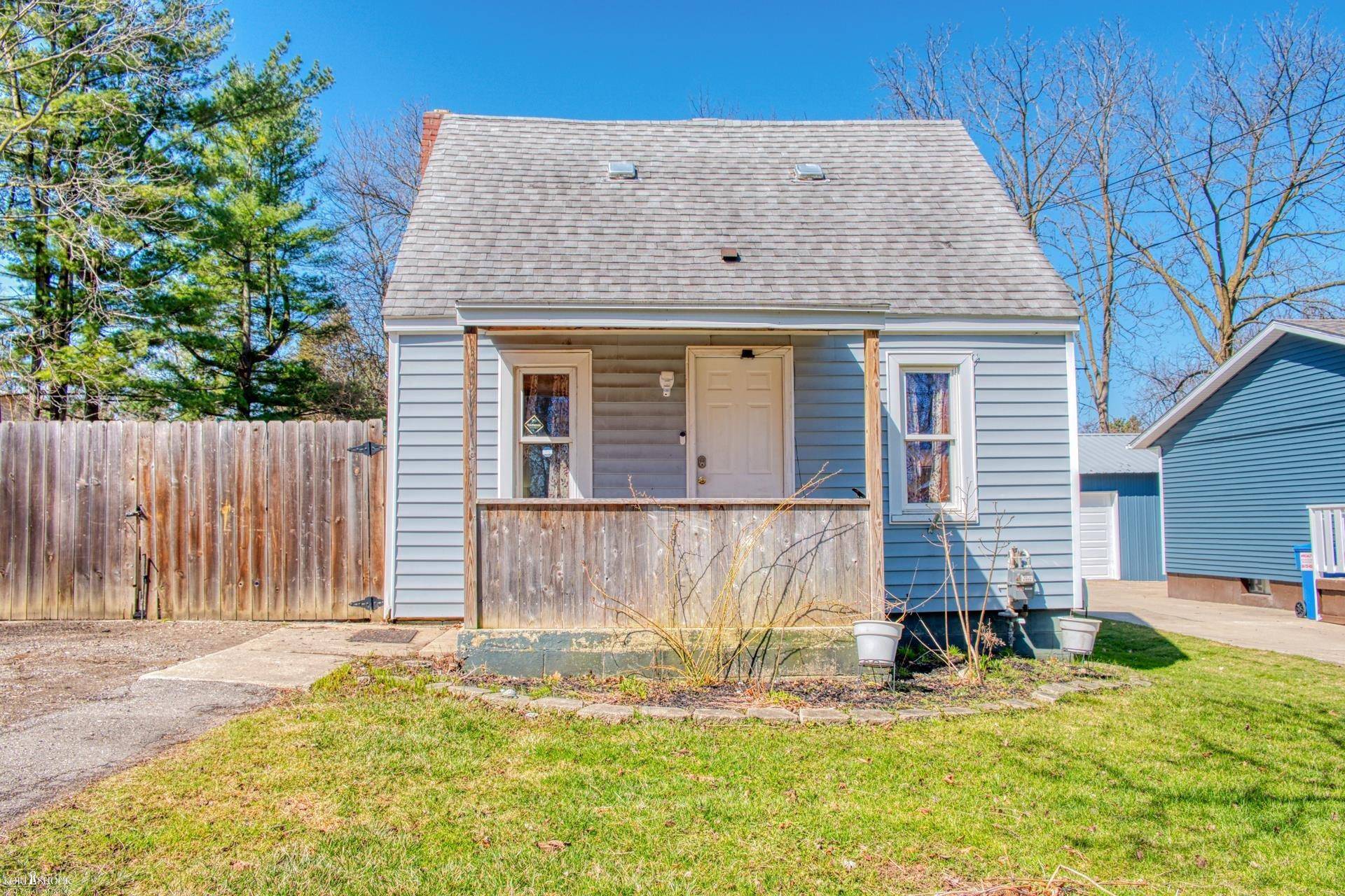 Owosso, MI 48867,1236 S Pearce Street