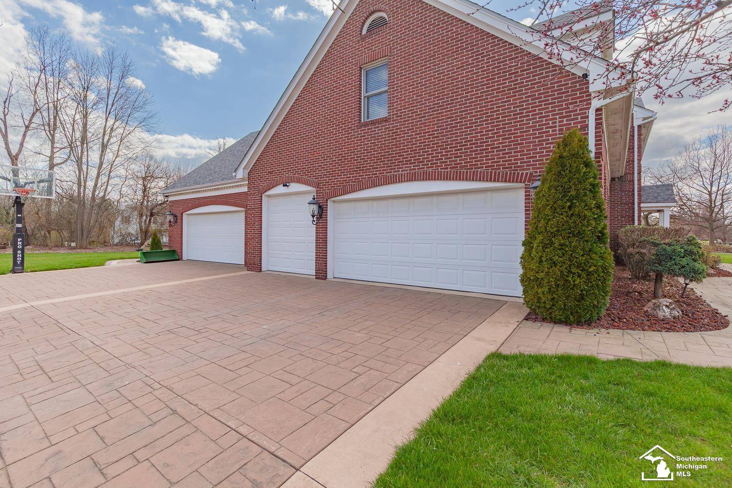 Lambertville, MI 48144,3185 Deer Creek Drive
