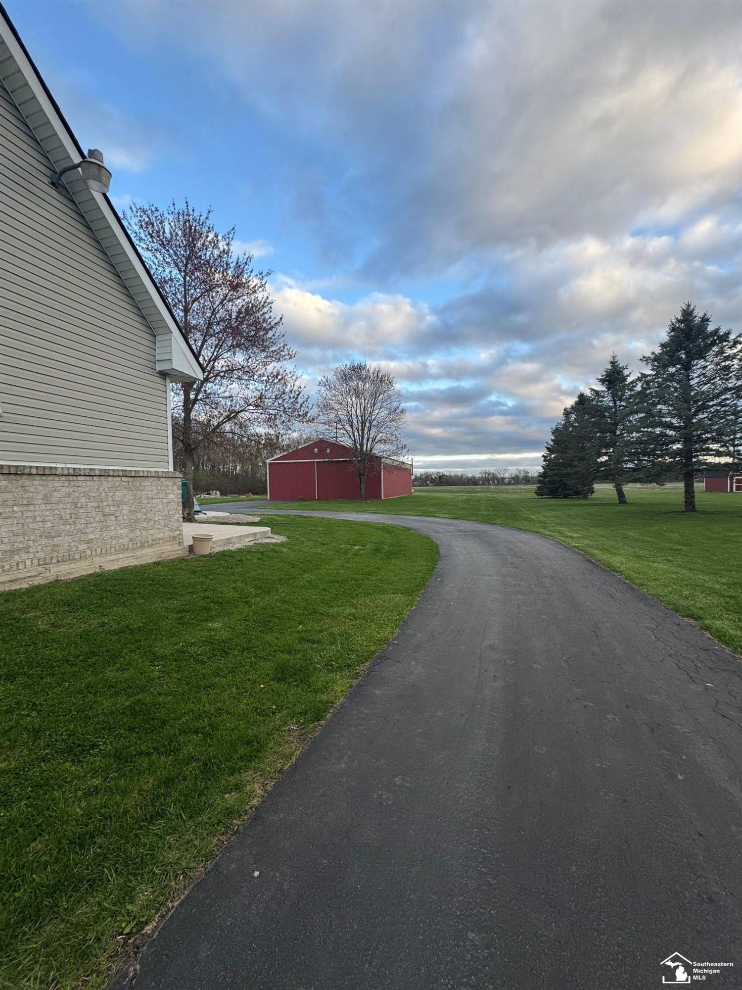 New Boston, MI 48164,32461 West Road