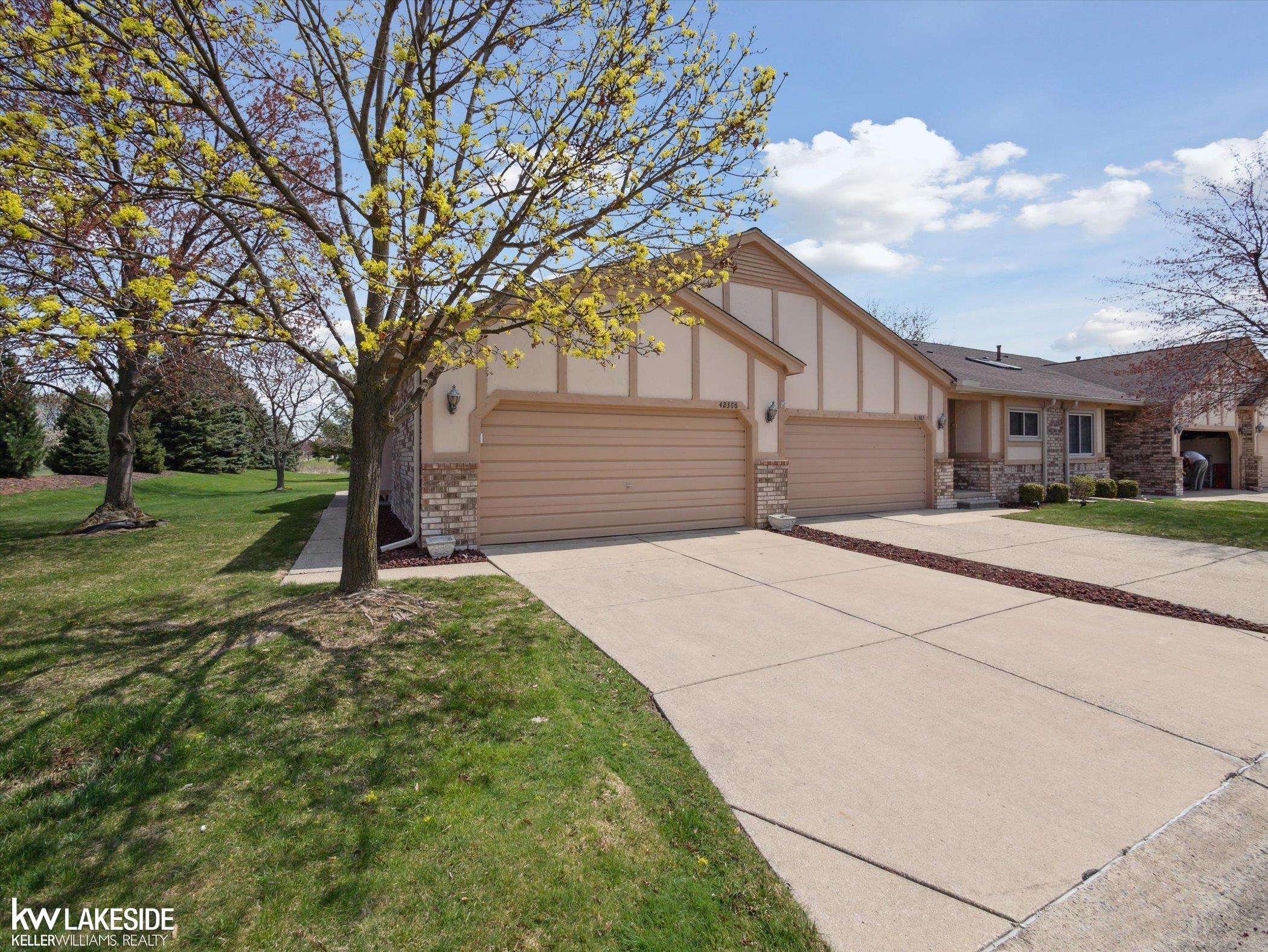 Clinton Twp, MI 48038,42386 Willow Tree E. Lane