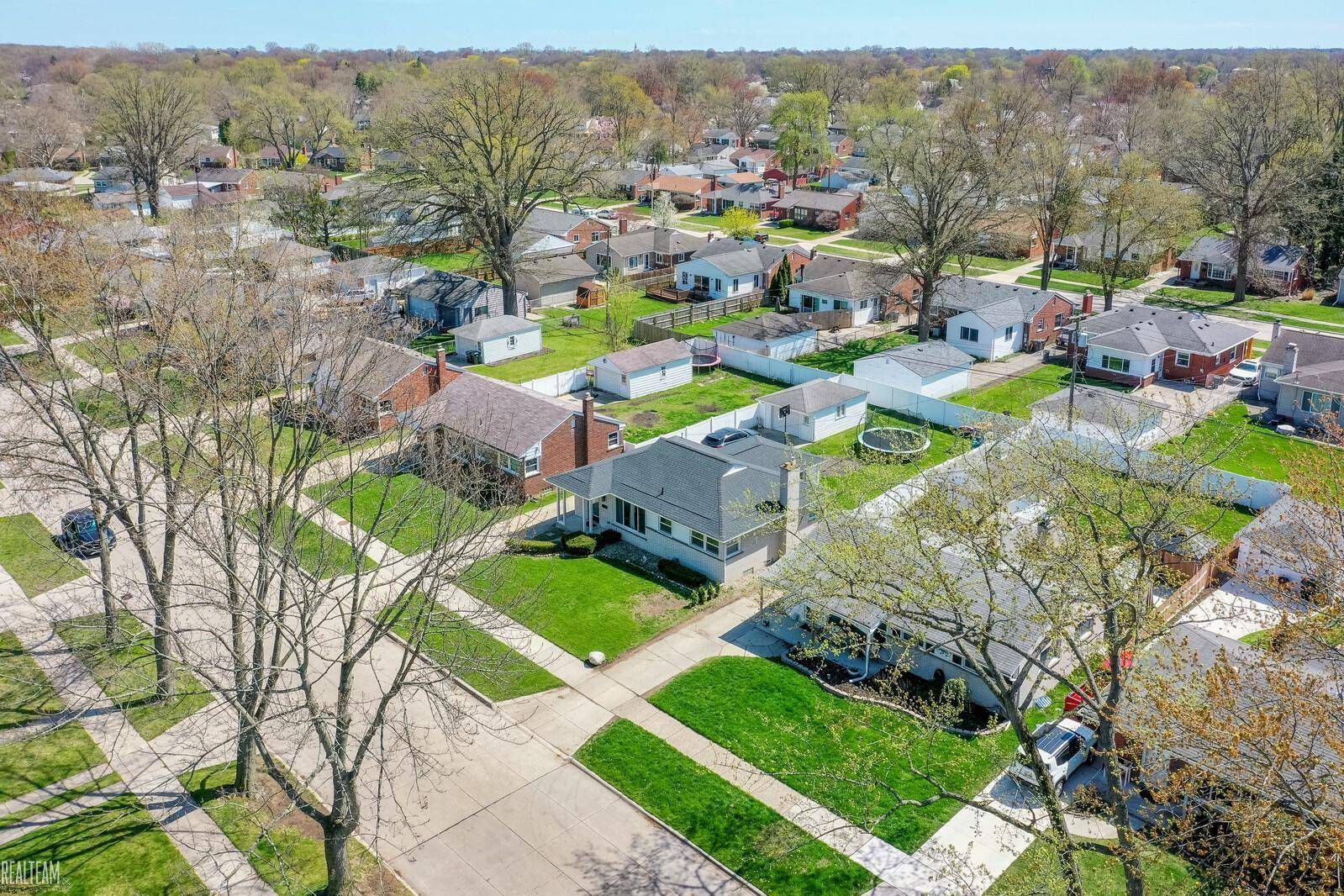 Saint Clair Shores, MI 48080,22900 Edgewood Street