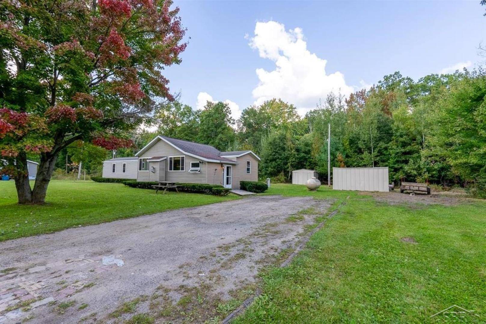 Shepherd, MI 48883,4158 Salt River Road