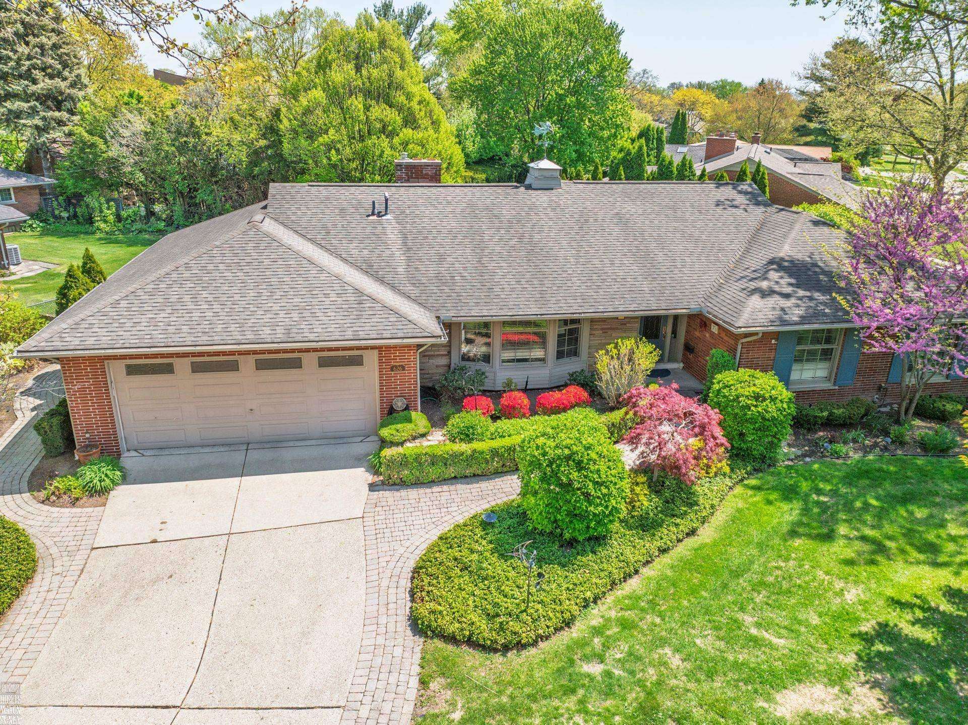 Grosse Pointe Woods, MI 48236,626 S Higbie Place