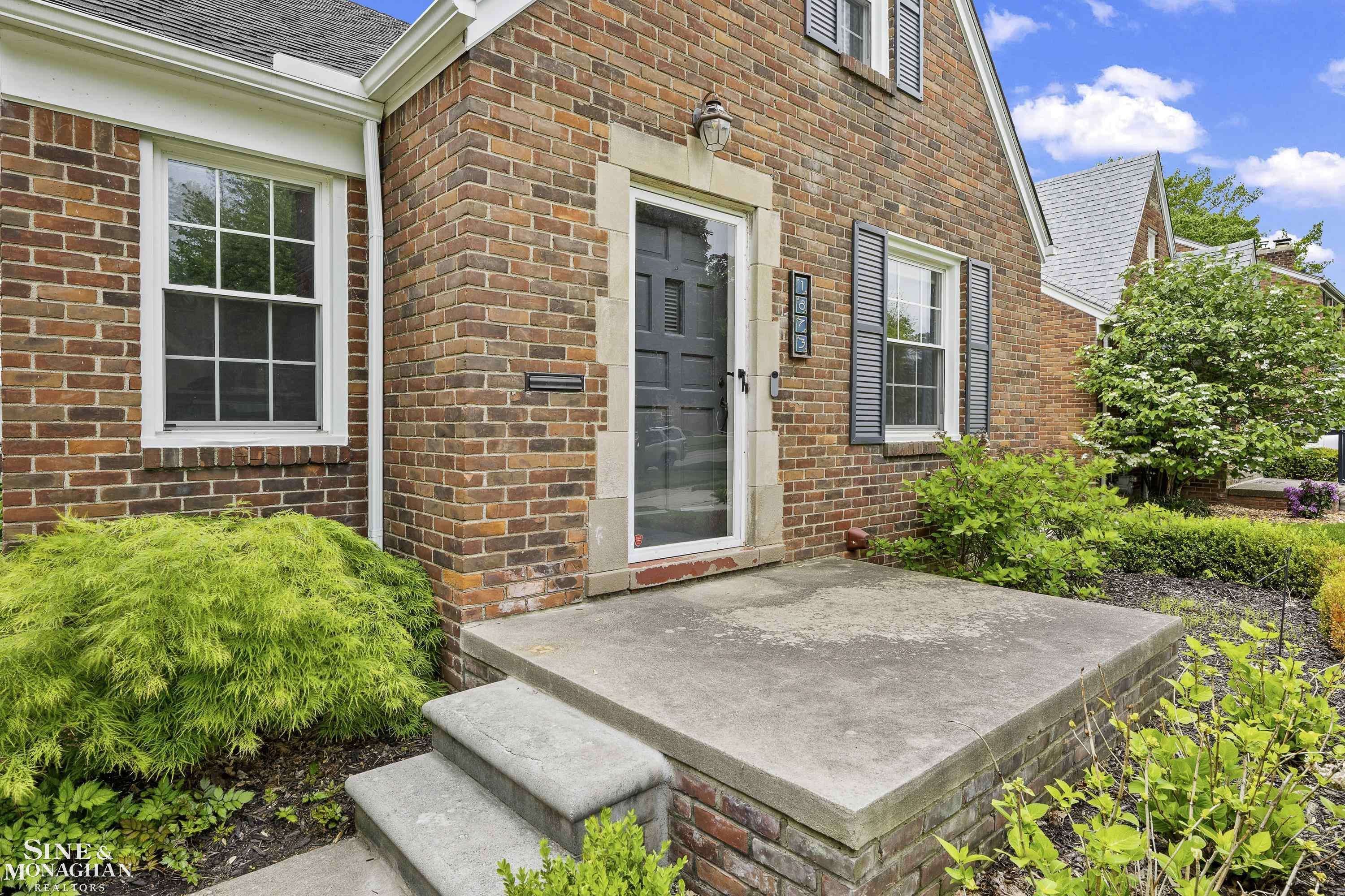 Grosse Pointe Woods, MI 48236,1873 Manchester Boulevard