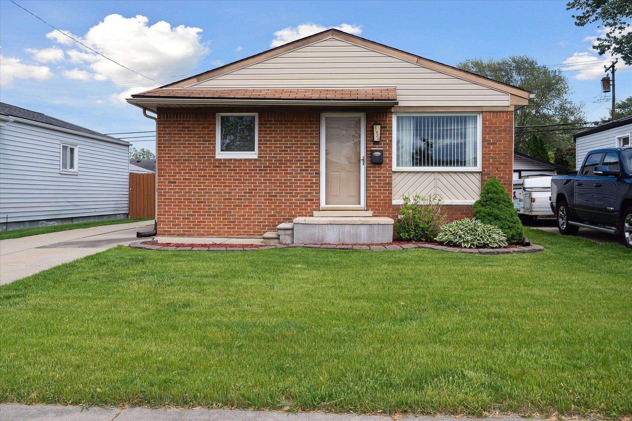Saint Clair Shores, MI 48082,31920 Saint Margaret Street