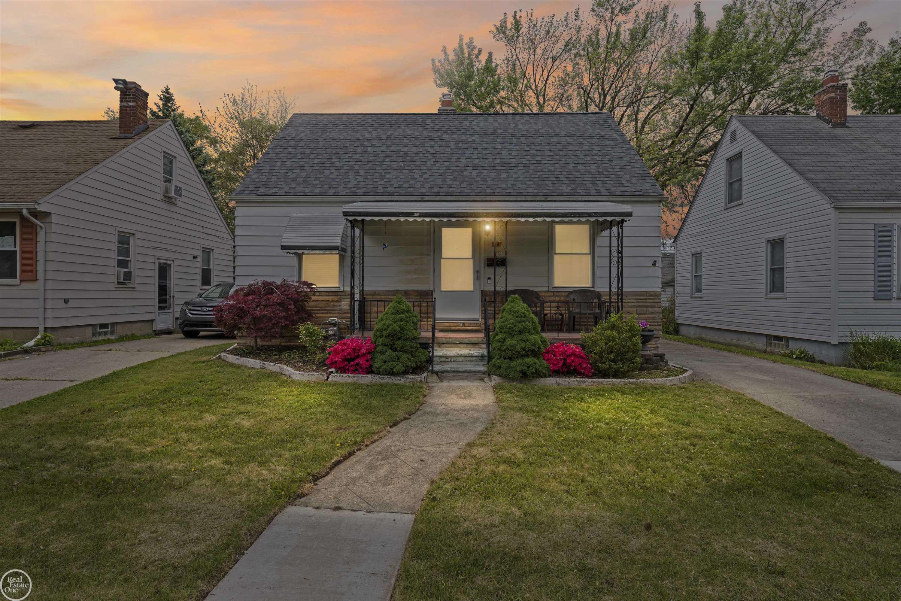Eastpointe, MI 48021,21319 Beechwood Street