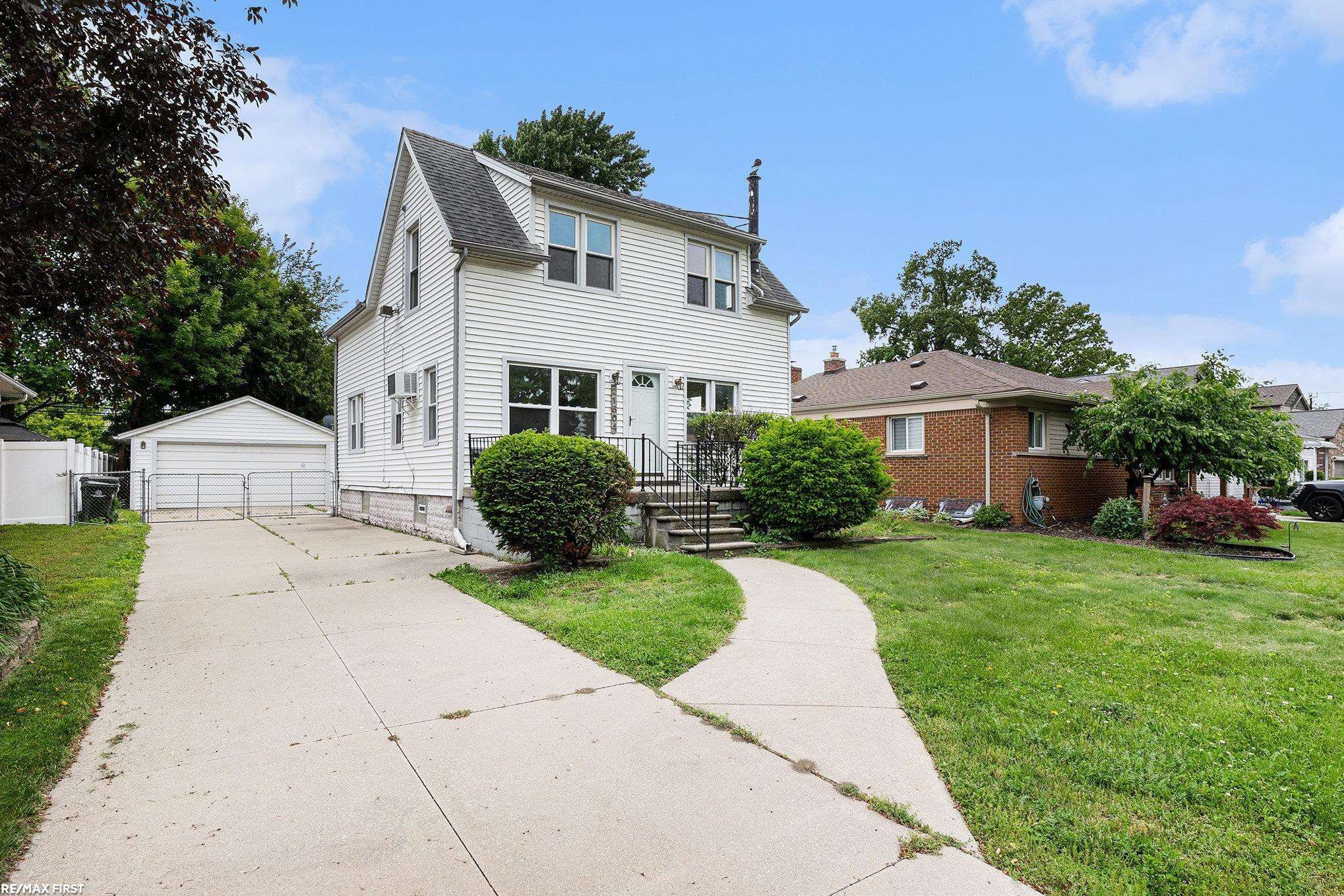 Saint Clair Shores, MI 48080,21604 Grand Lake Street