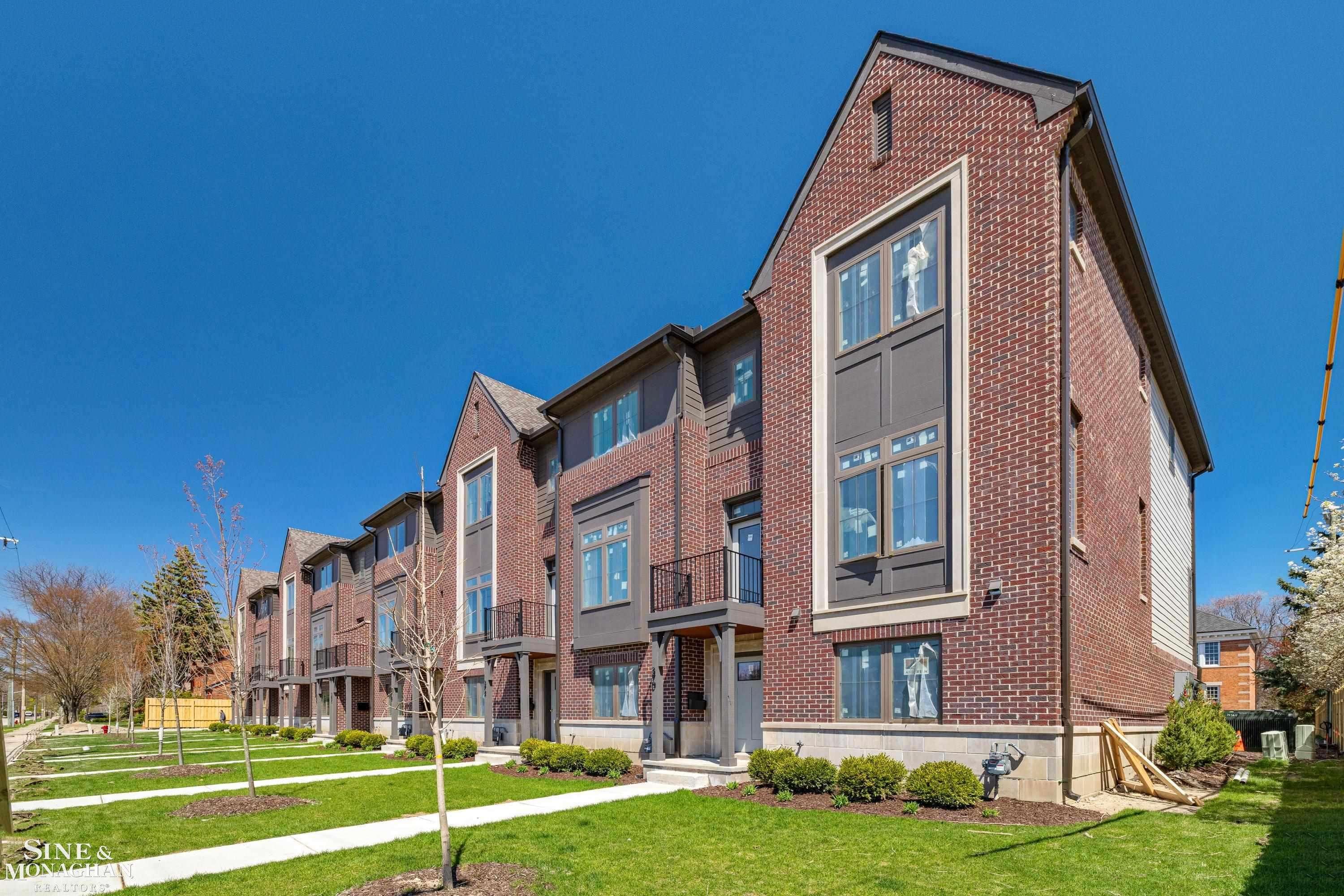 Grosse Pointe, MI 48230,374 Notre Dame Street