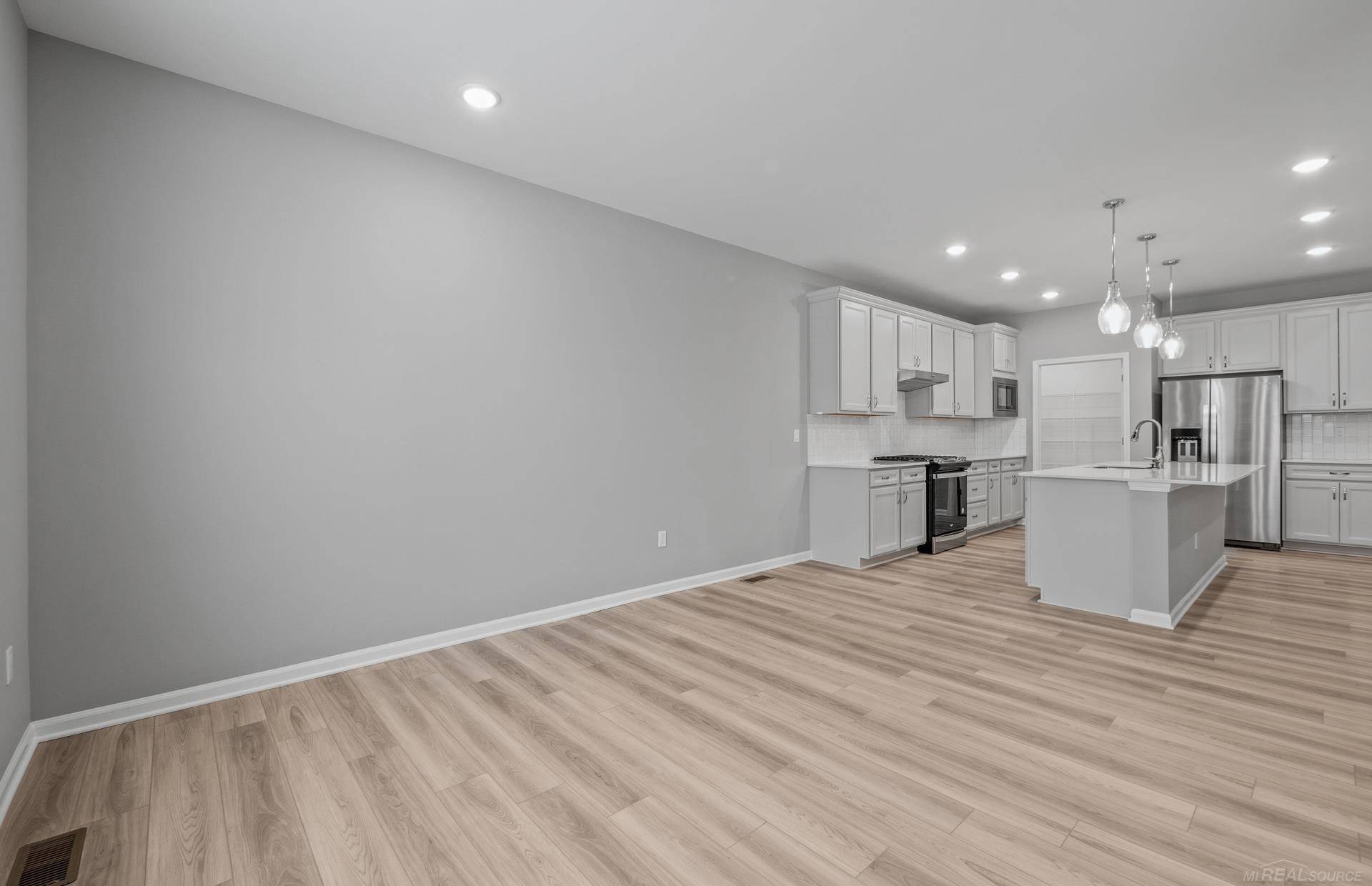 Macomb, MI 48044,20537 W Kilburn Drive