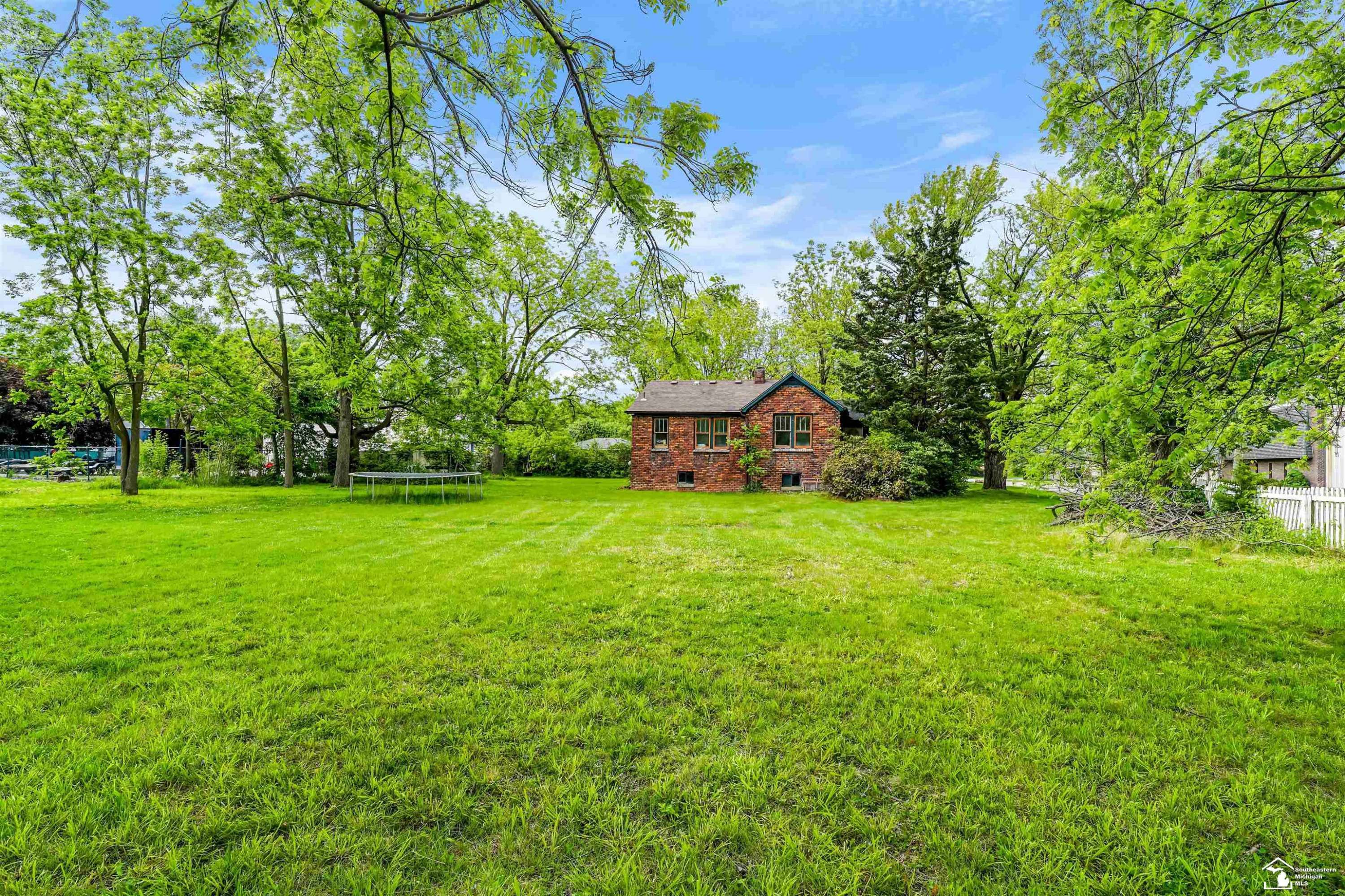 Dearborn Heights, MI 48125,5650 Sylvia Street