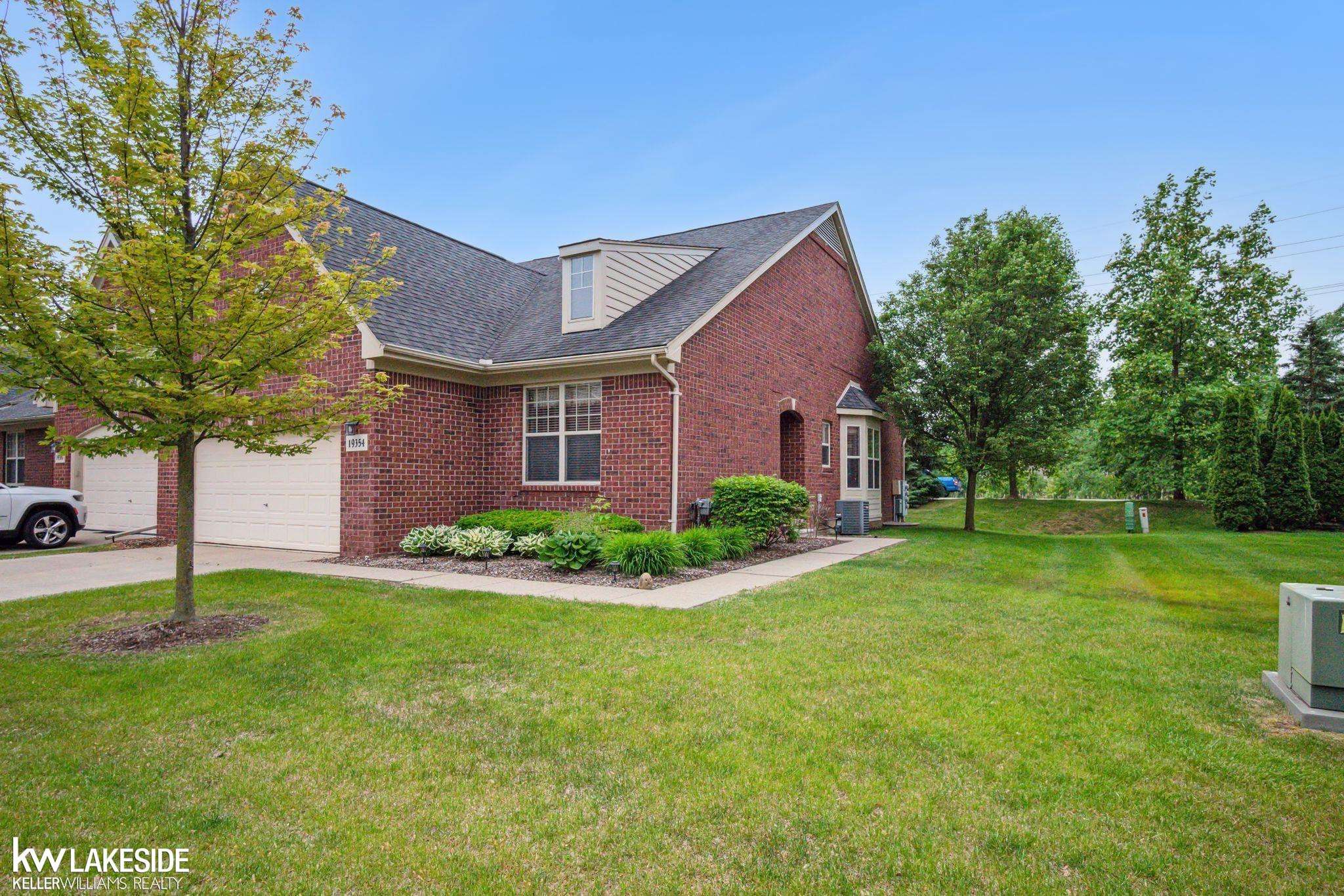 Clinton Twp, MI 48038,19354 Acorn Lane