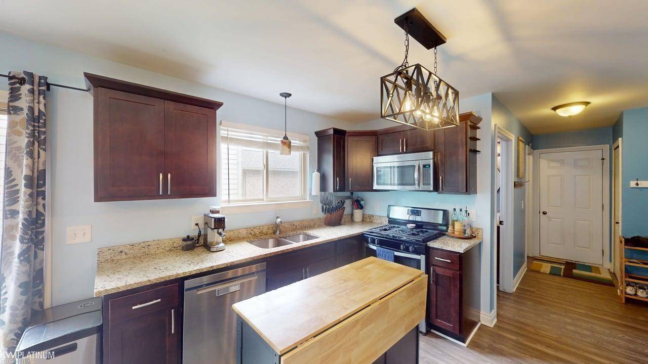 MI 48047,32872 Birchwood Drive