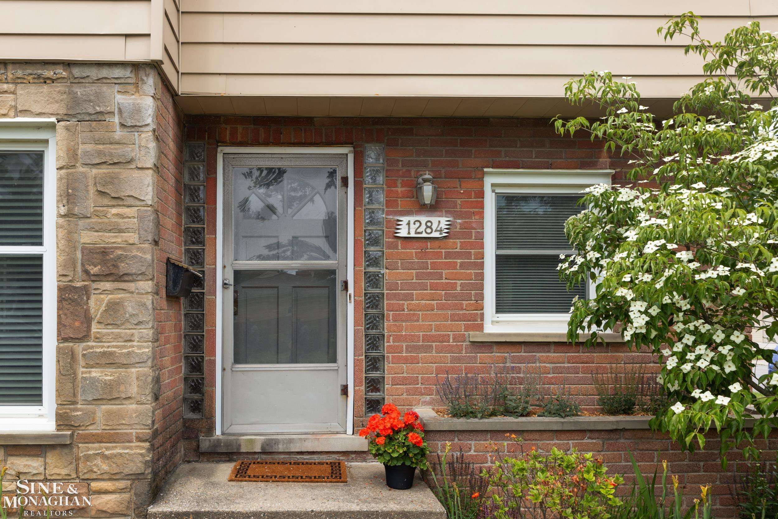 Grosse Pointe Woods, MI 48236,1284 Brys Drive