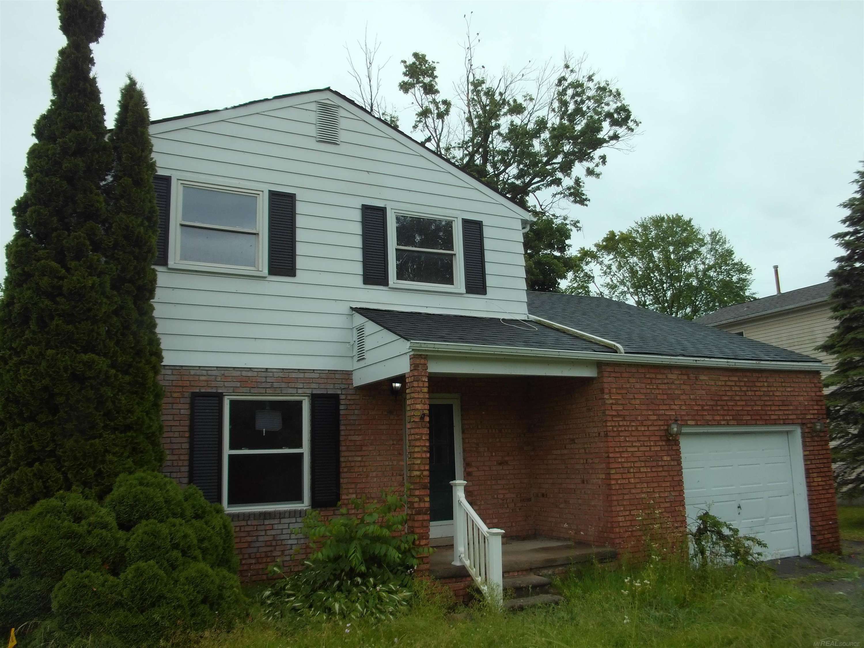 MI,38014 Mallast Street