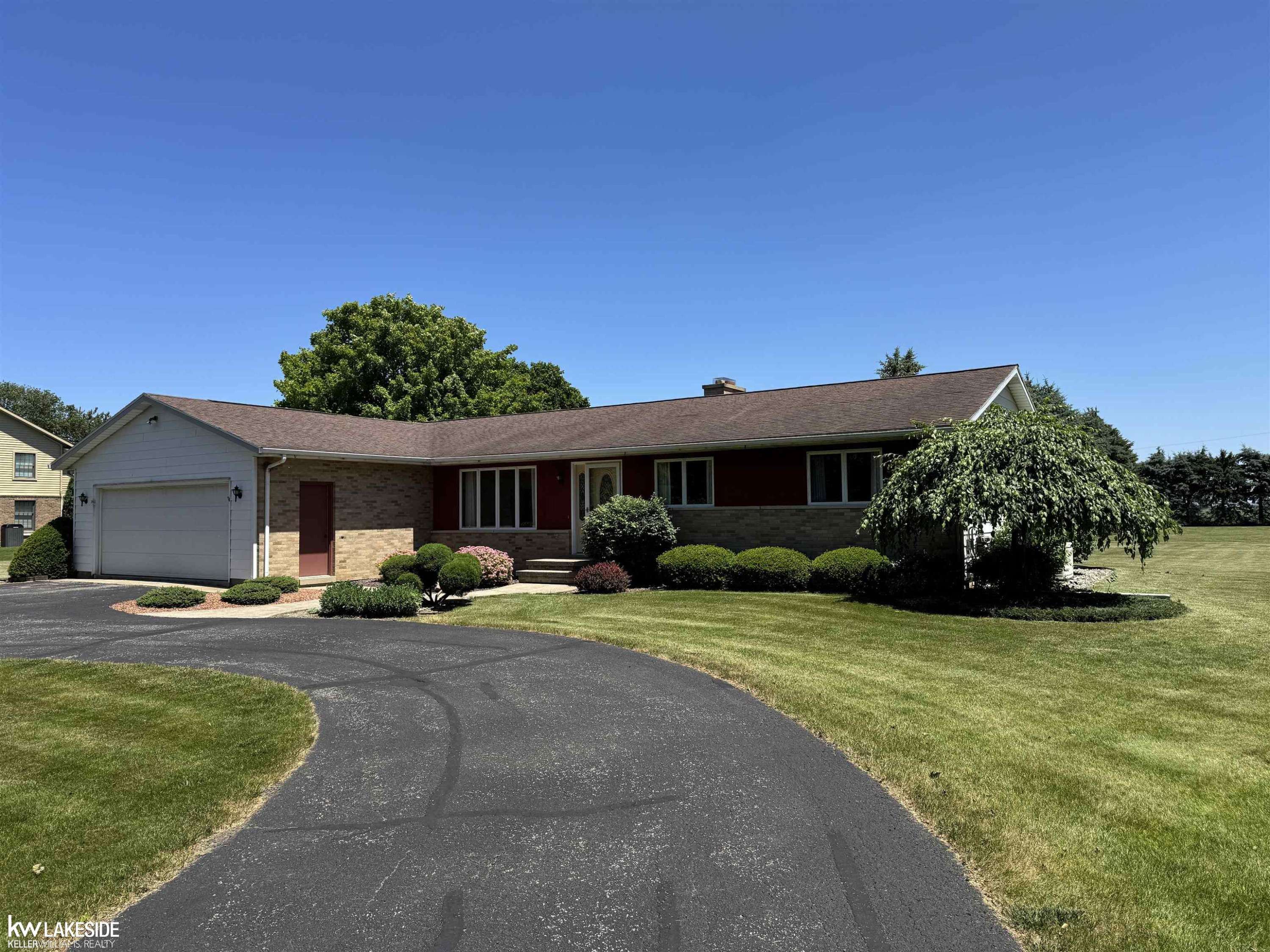 MI,527 Camelot Lane