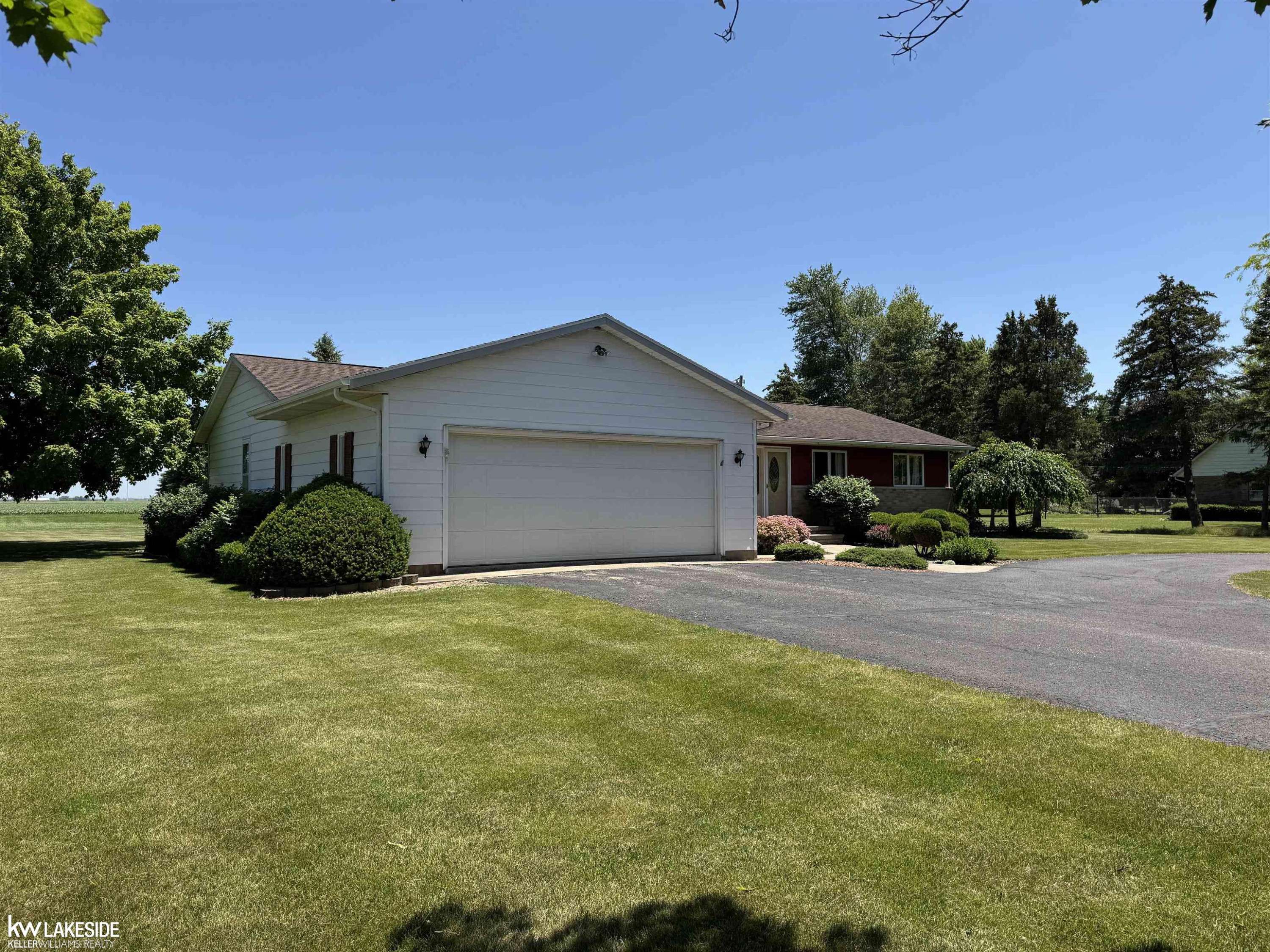 MI,527 Camelot Lane