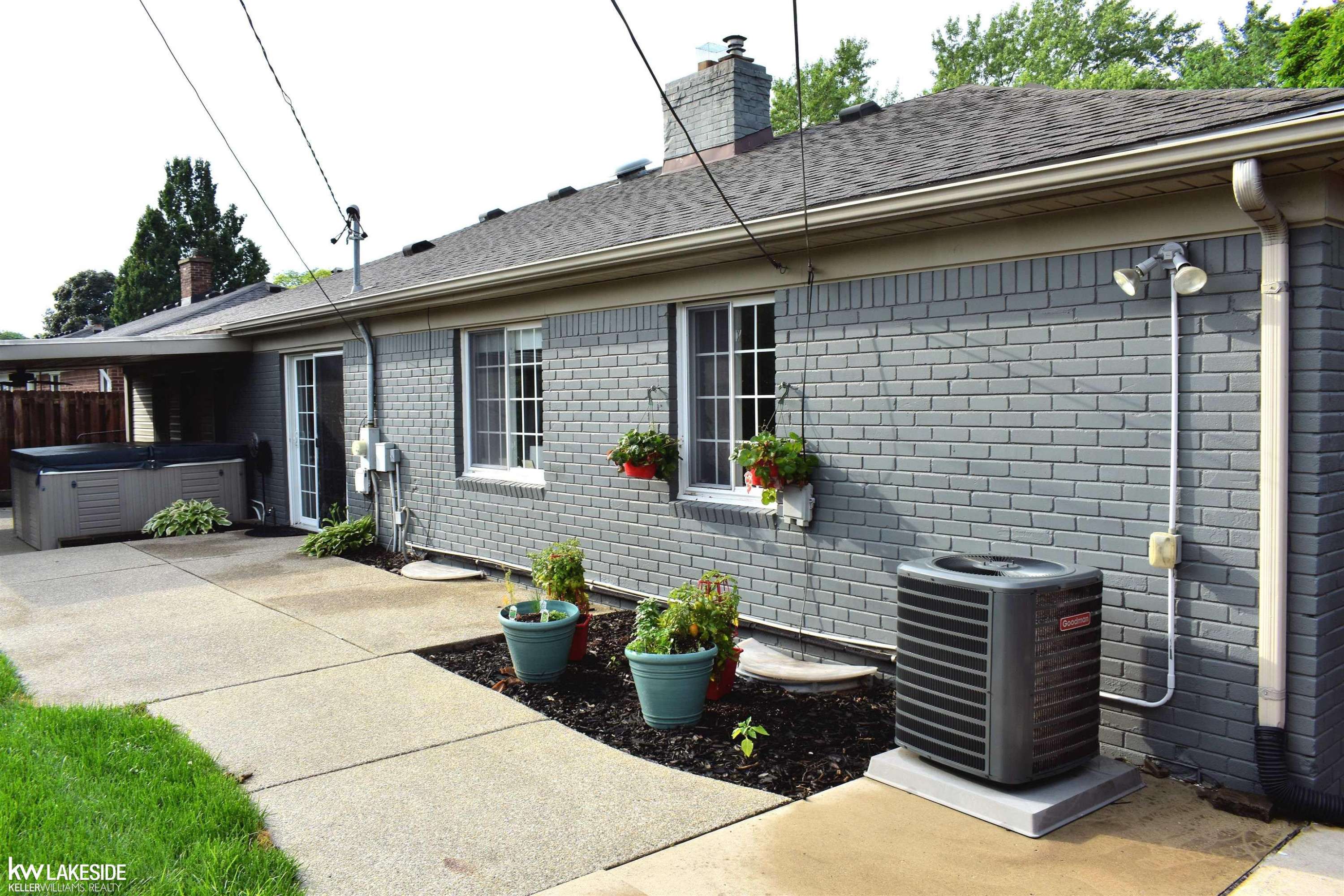 Grosse Pointe Woods, MI 48236,1477 Dorthen Street