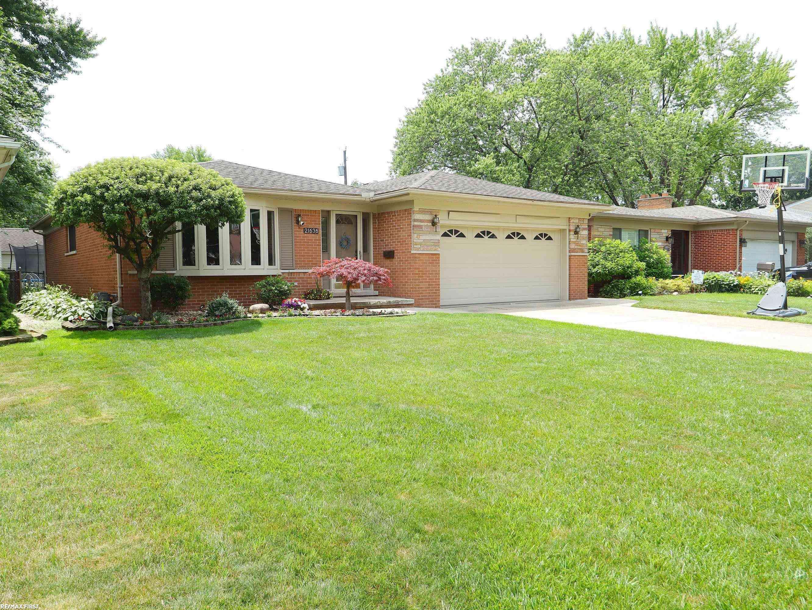 Saint Clair Shores, MI 48081,21636 Lakeland Street