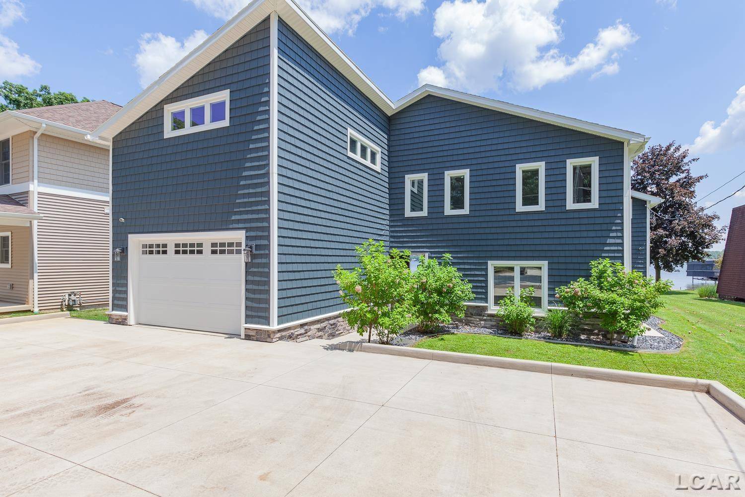 Addison, MI 49220,8210 Clarks Cove