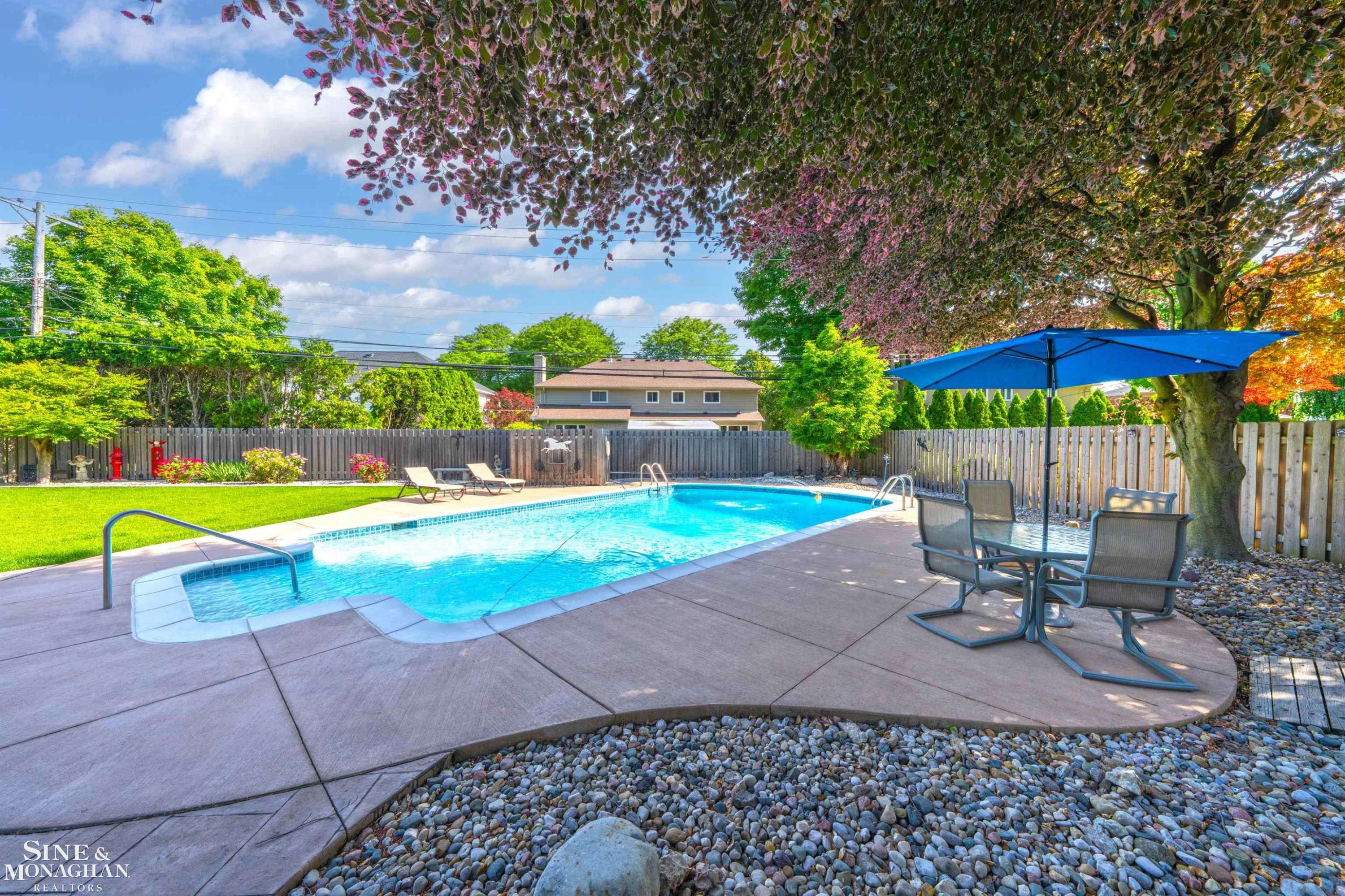 Grosse Pointe Woods, MI 48236,528 Hidden Lane