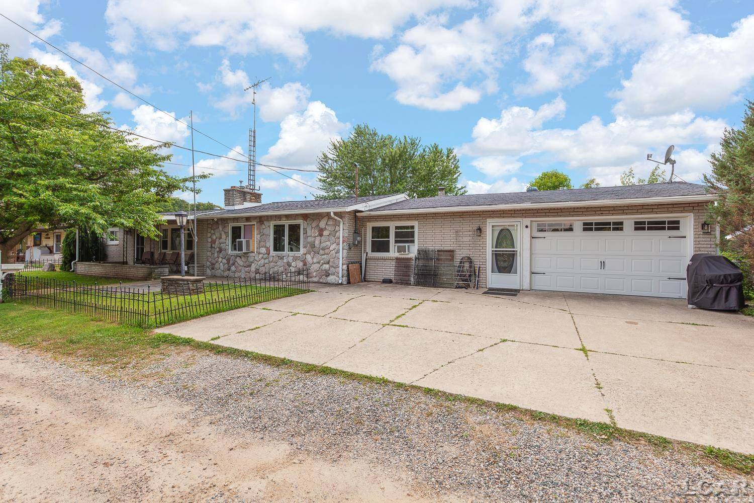 Brooklyn, MI 49230,753 Vaniman Island Drive
