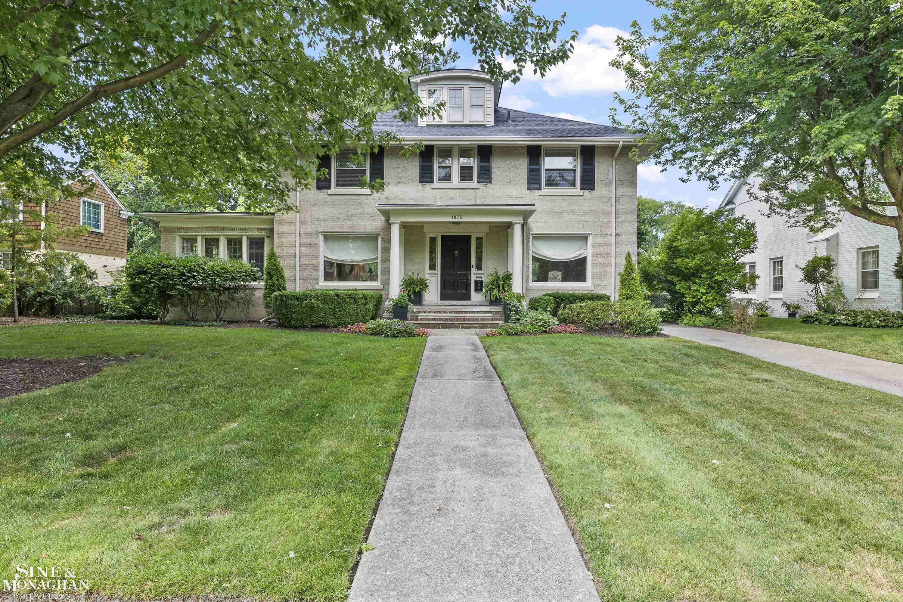 Grosse Pointe Park, MI 48230,1035 Yorkshire Road