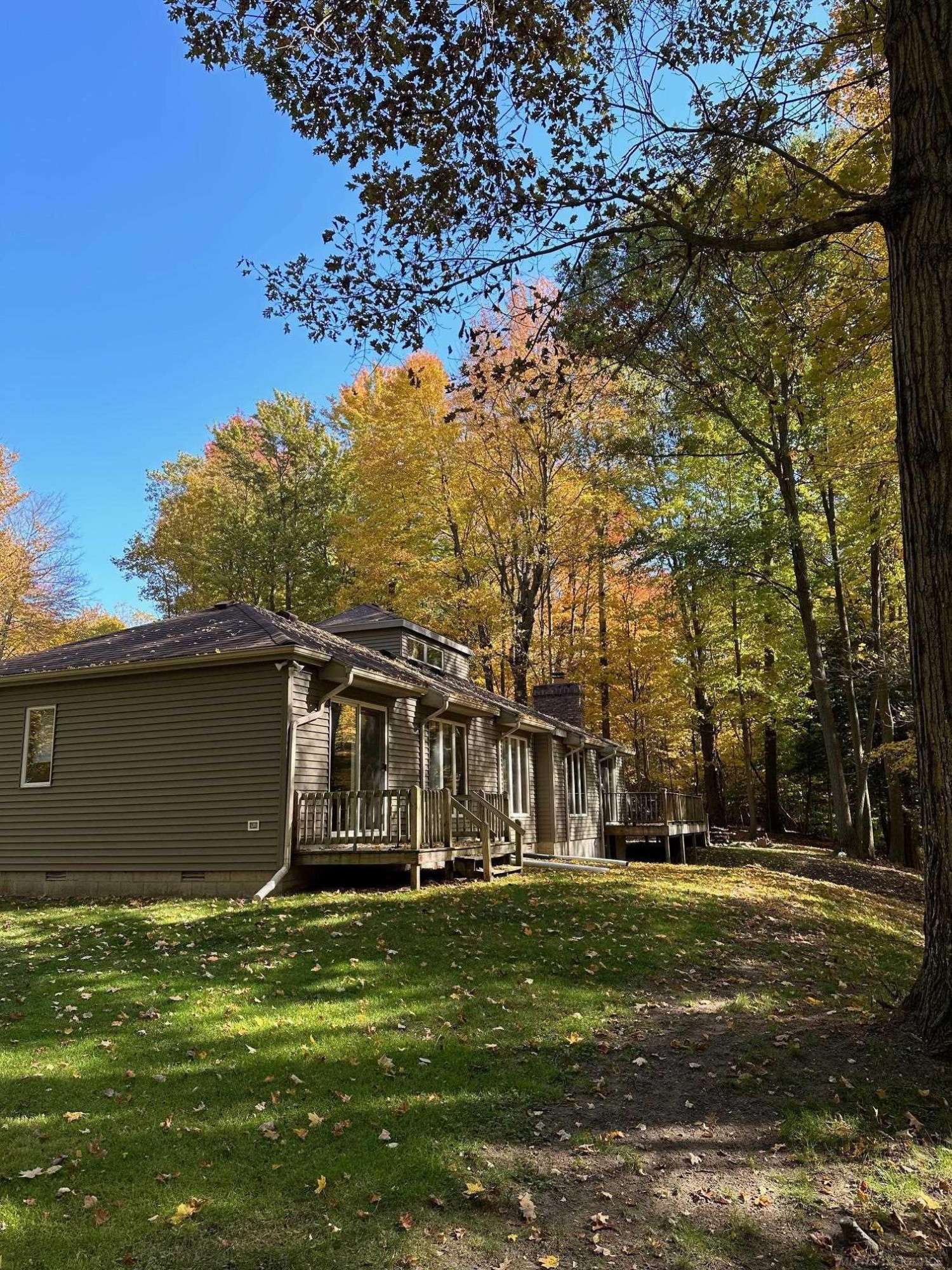 MI 48049,5699 Sycamore Lane