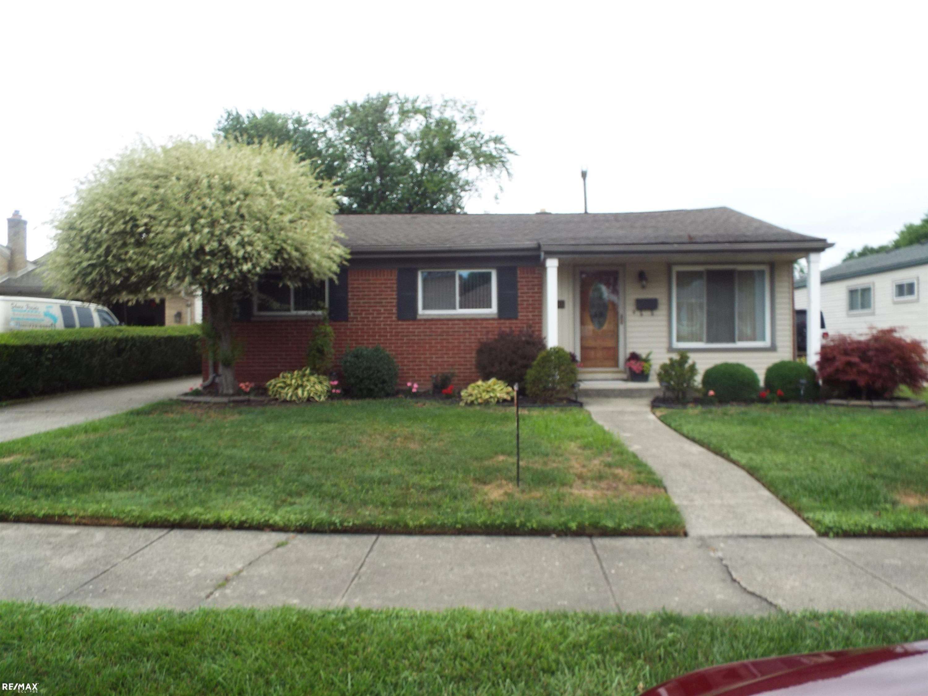 Saint Clair Shores, MI 48081,28001 Elba