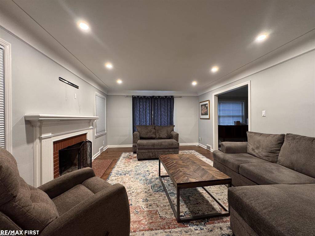 Grosse Pointe Woods, MI 48236,1787 Stanhope Road