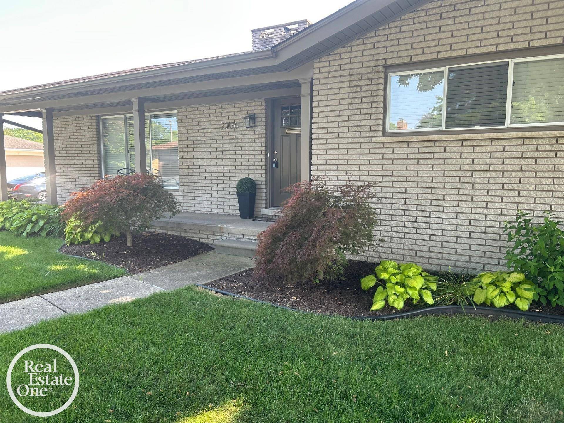 Saint Clair Shores, MI 48080,23176 Gladhill Lane