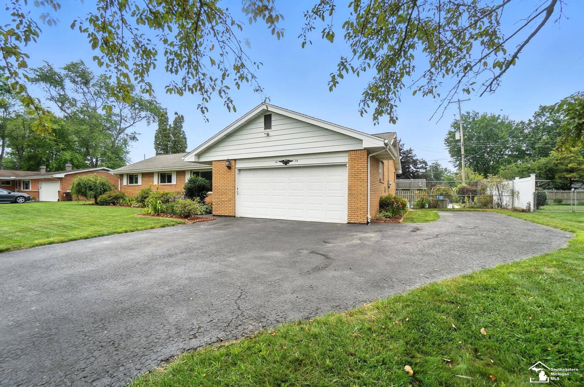 Temperance, MI 48182,1609 Meadowbrook Way