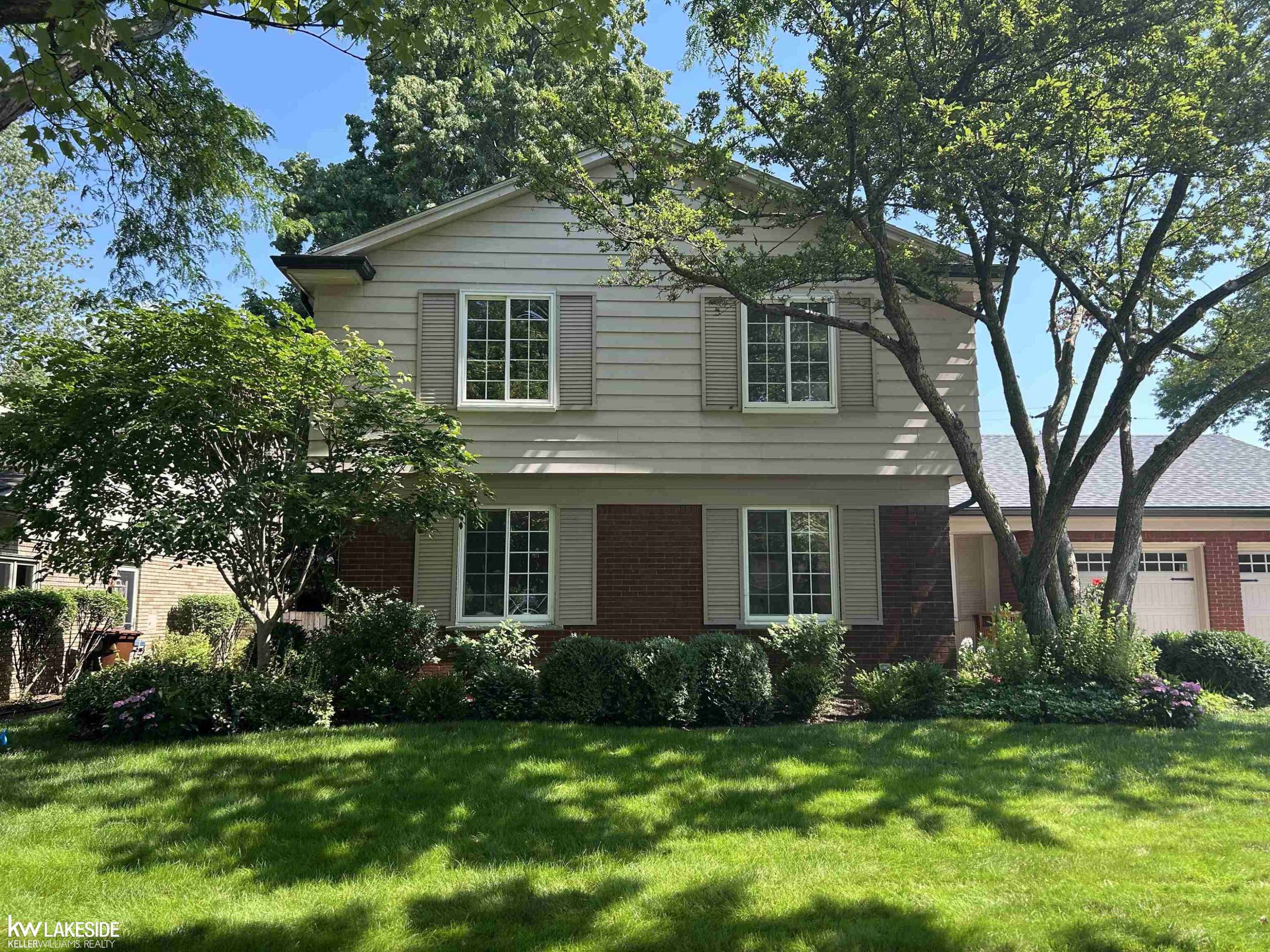 Grosse Pointe Woods, MI 48236,580 N Brys Drive
