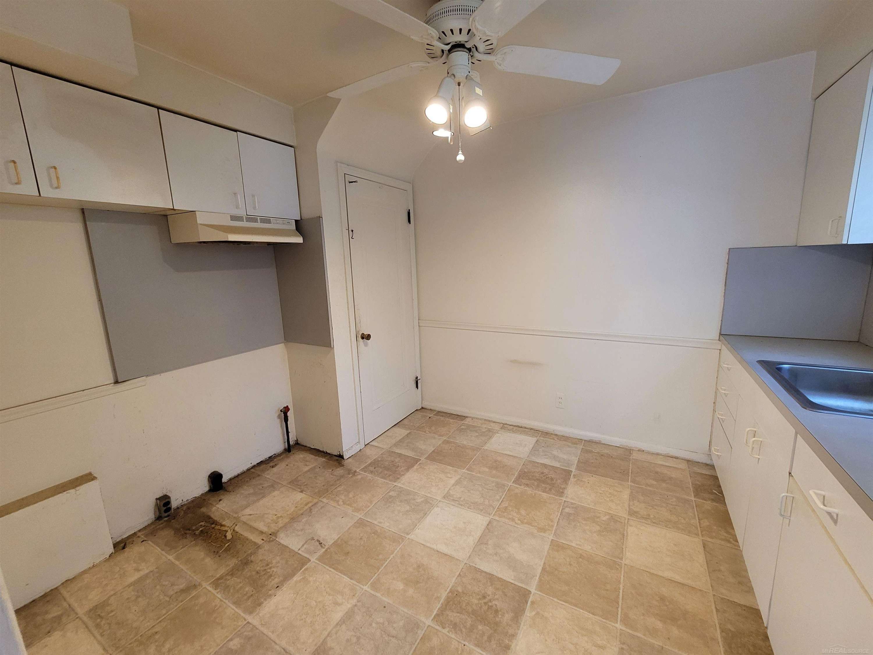 Detroit, MI 48236,21756 Moross Road