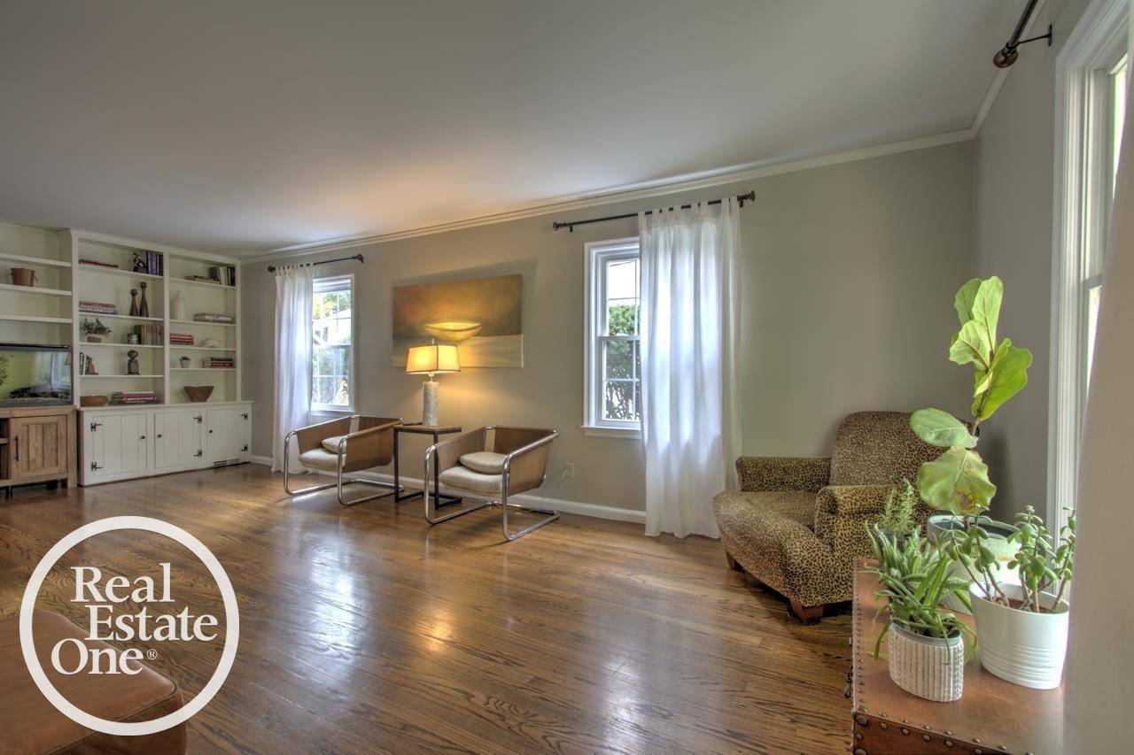 Grosse Pointe Farms, MI 48236,212 Moross Road