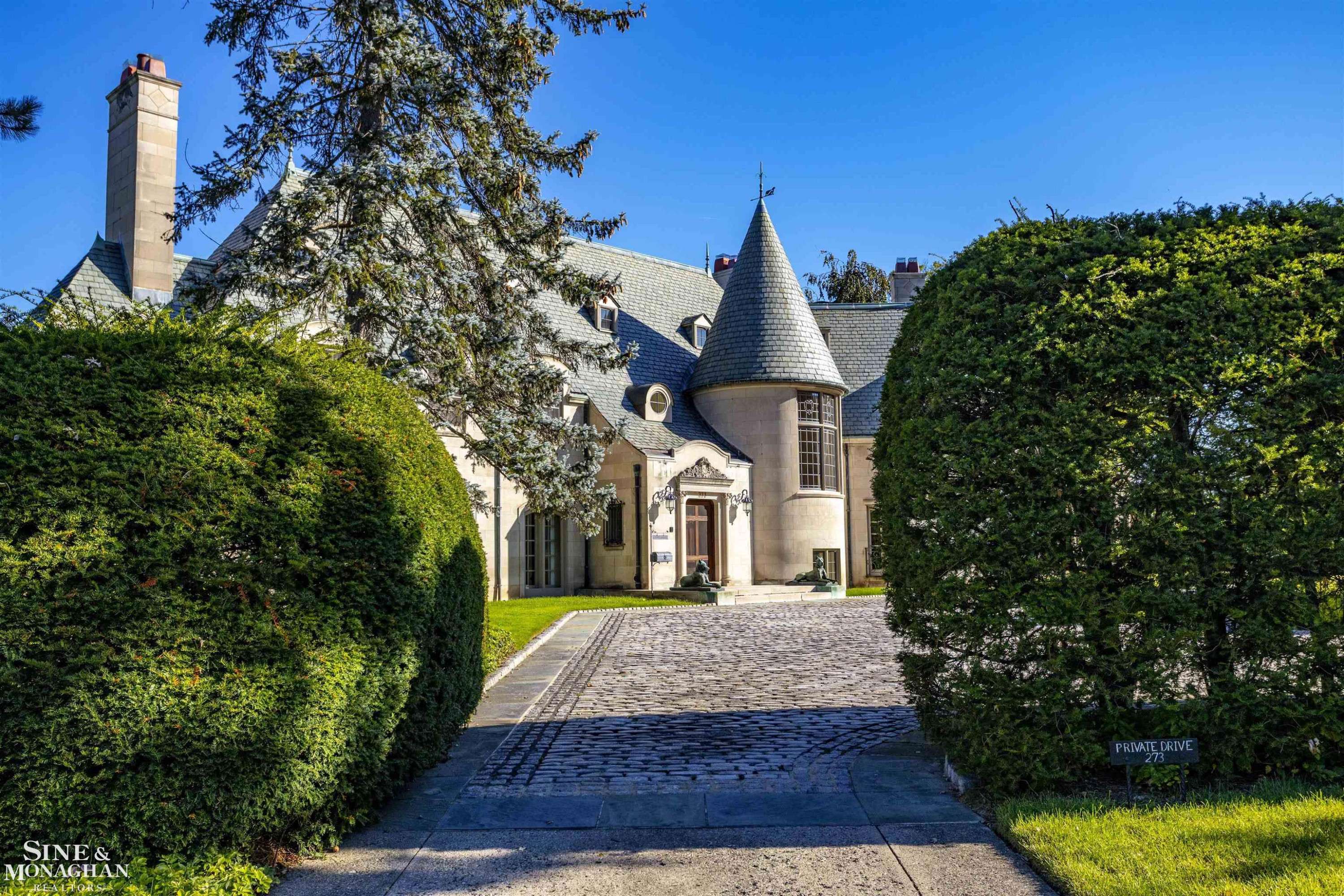 Grosse Pointe Farms, MI 48236,273 Ridge Road