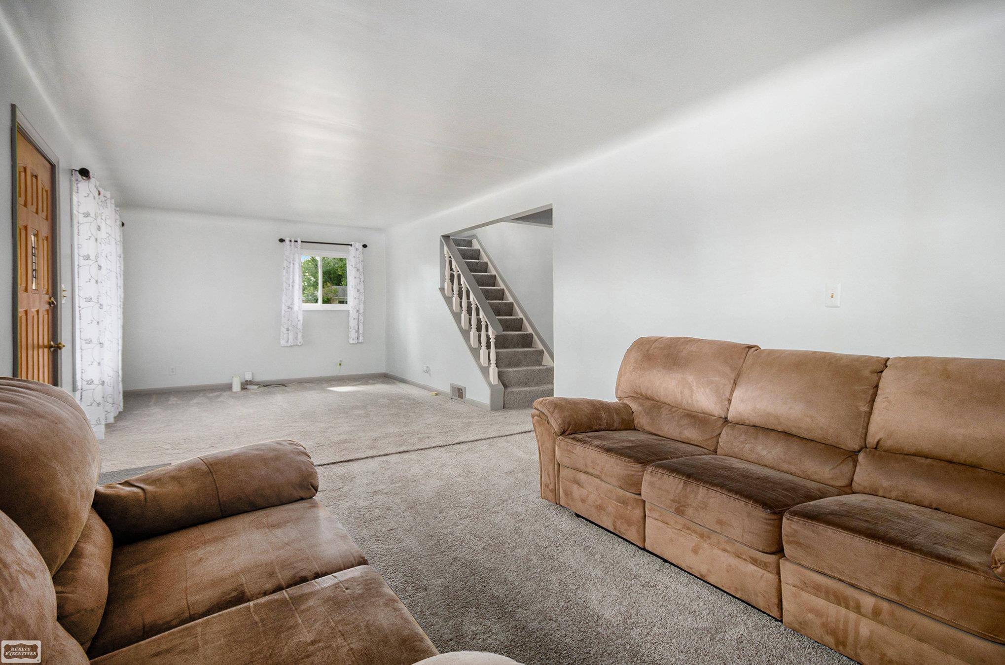 Saint Clair Shores, MI 48082,31201 Share Street