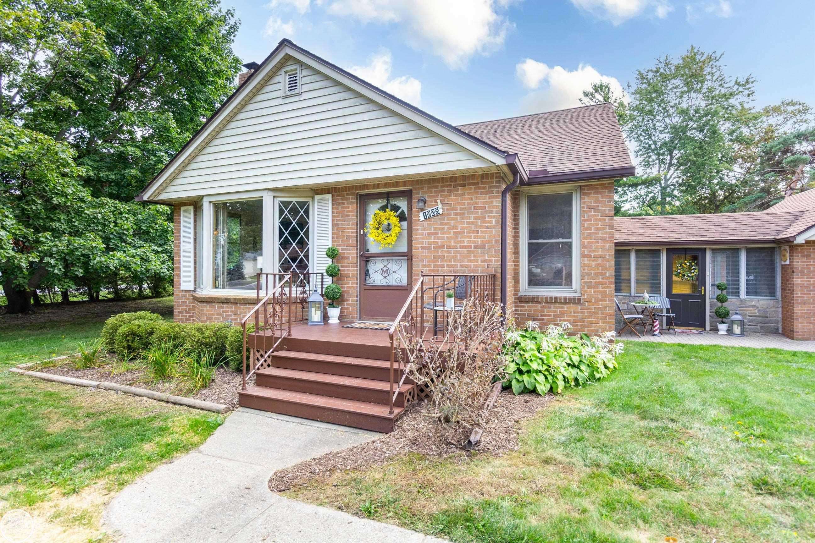 MI 48079,1805 Clinton Avenue