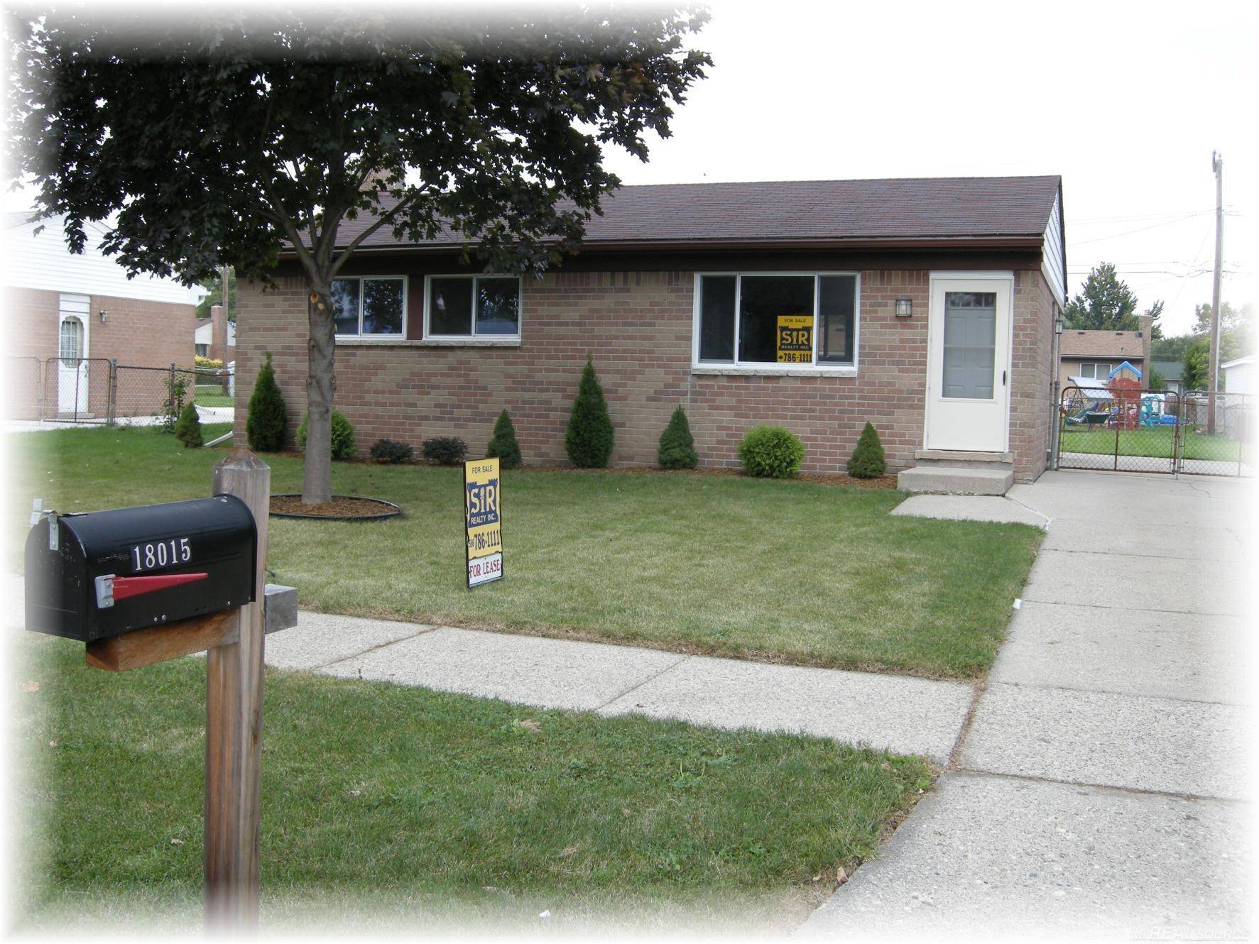 Clinton Twp, MI 48035,18015 Edgefield Street