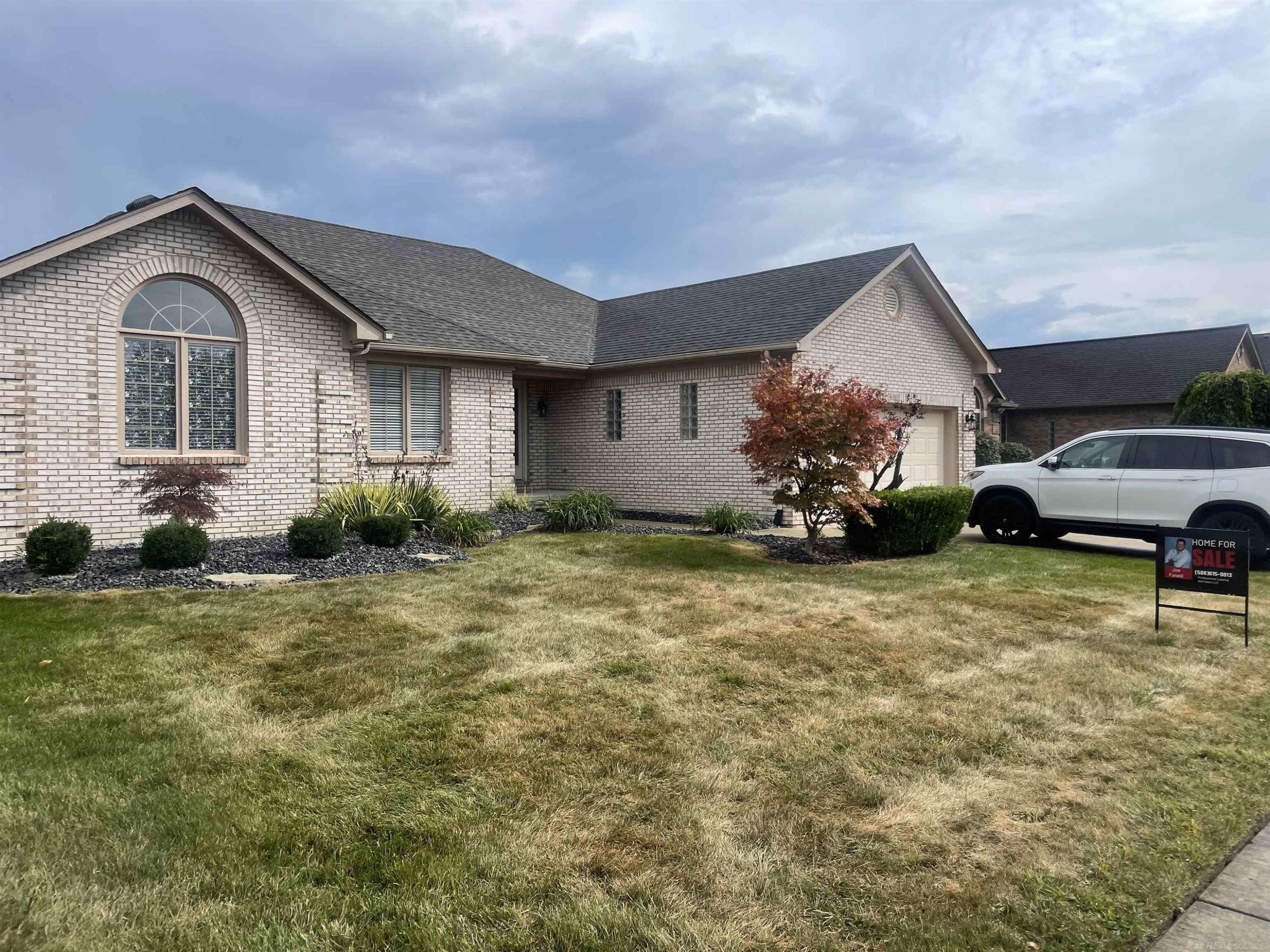 MI 48044,50262 Barrett Drive