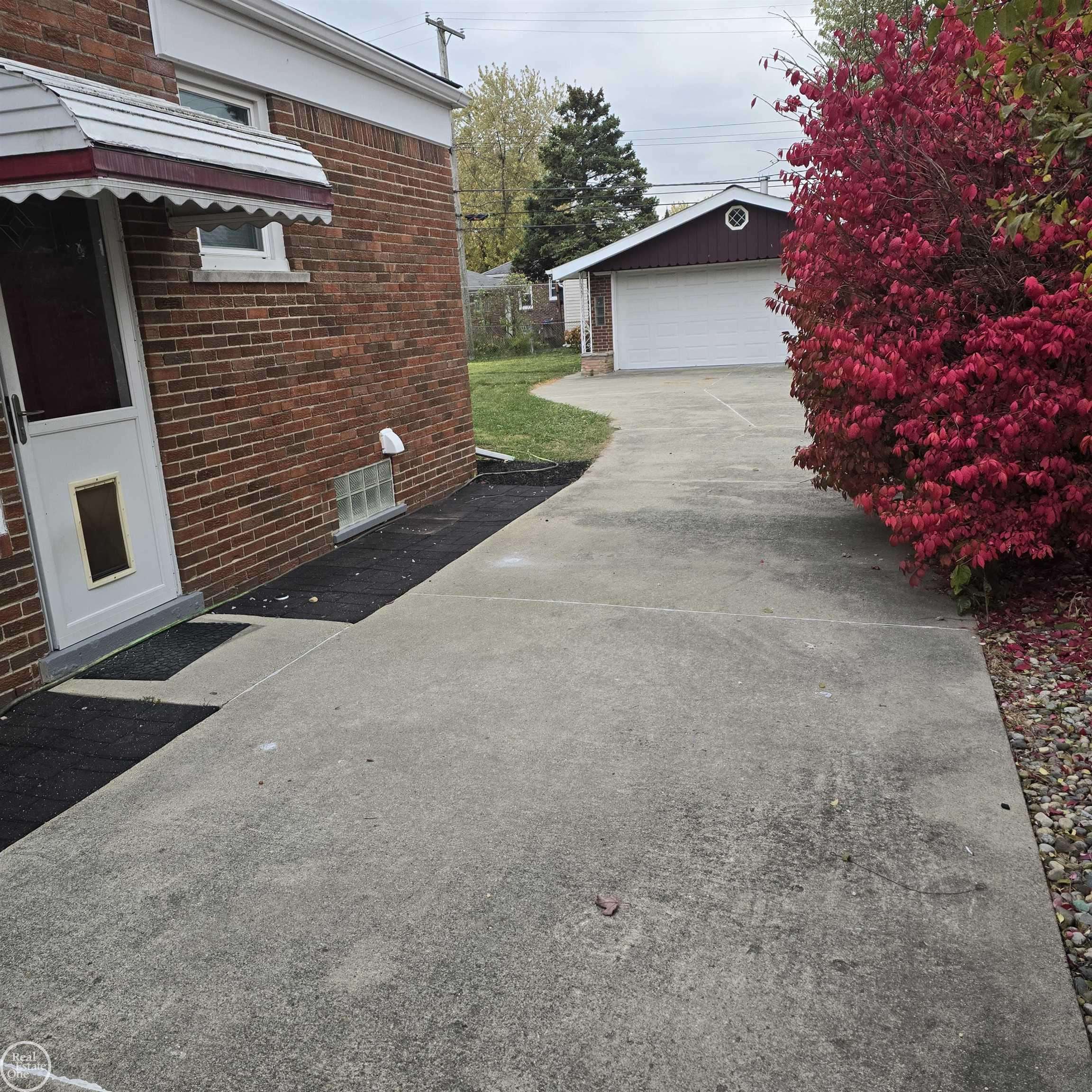 Eastpointe, MI 48021,16084 Hauss Avenue