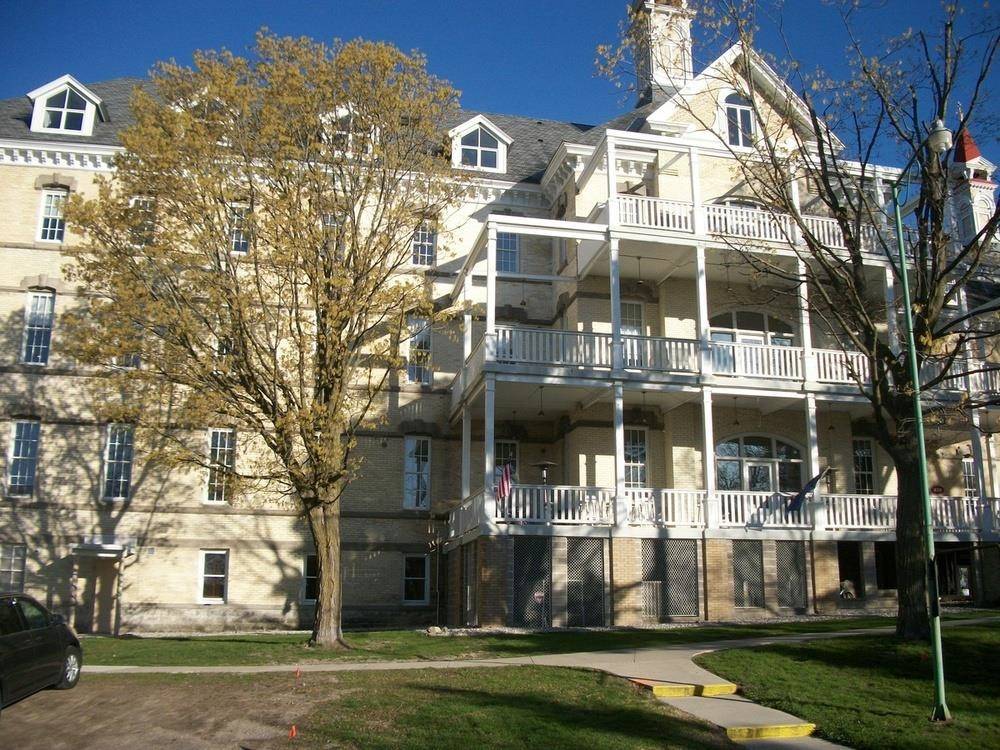 Traverse City, MI 49684,830 Cottageview Drive
