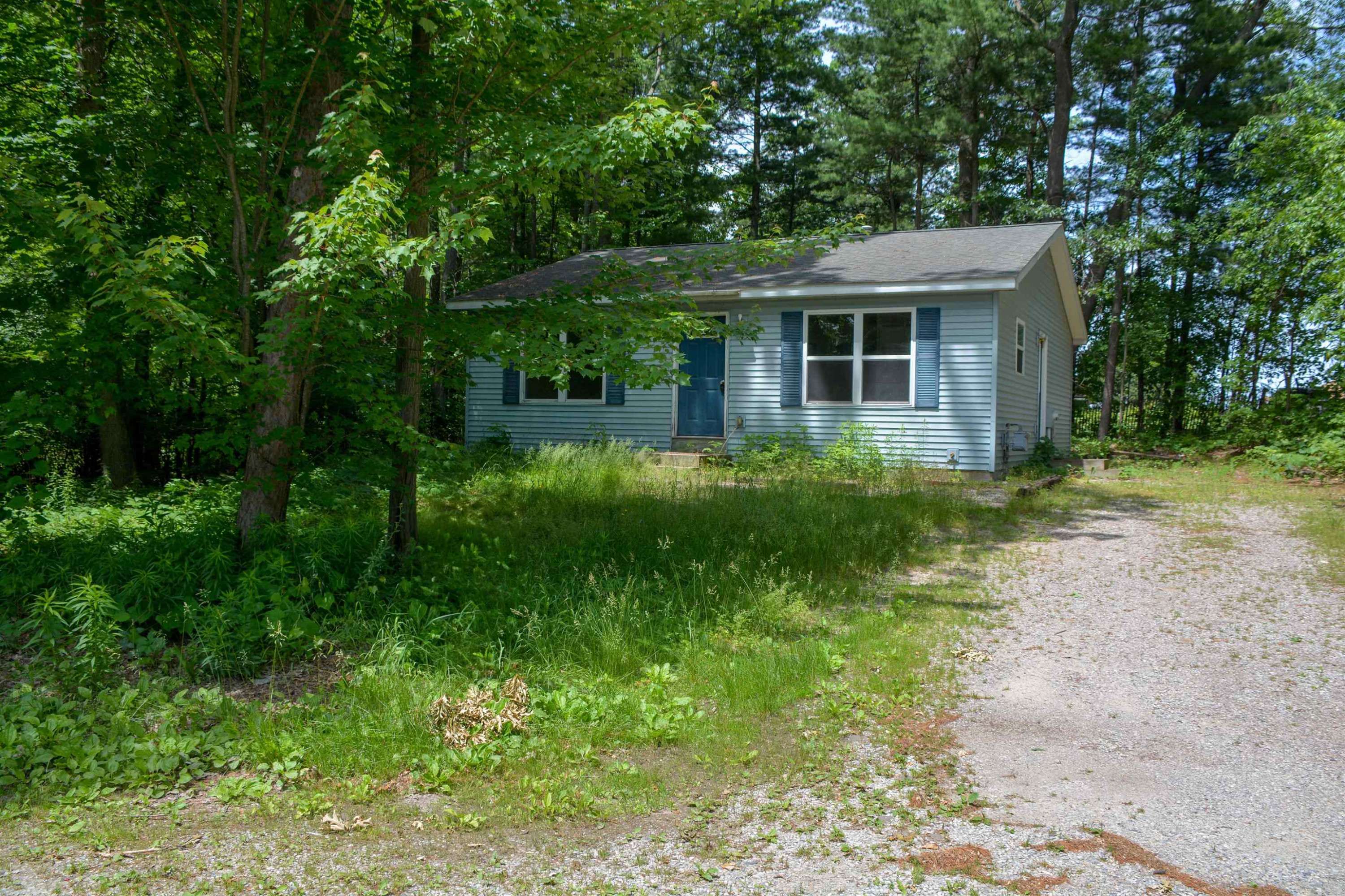 Traverse City, MI 49686,895 Maryjo Drive