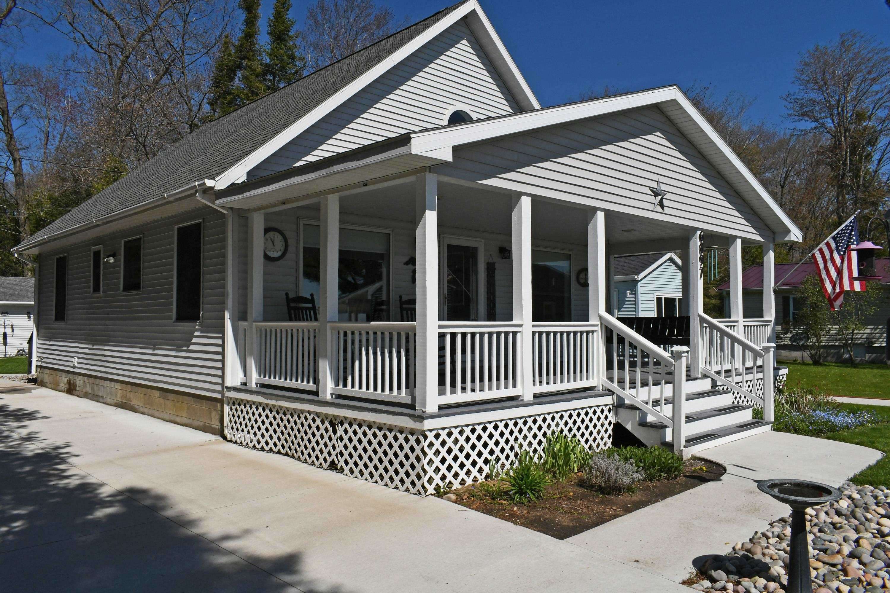 Oscoda, MI 48750,6897 N US-23