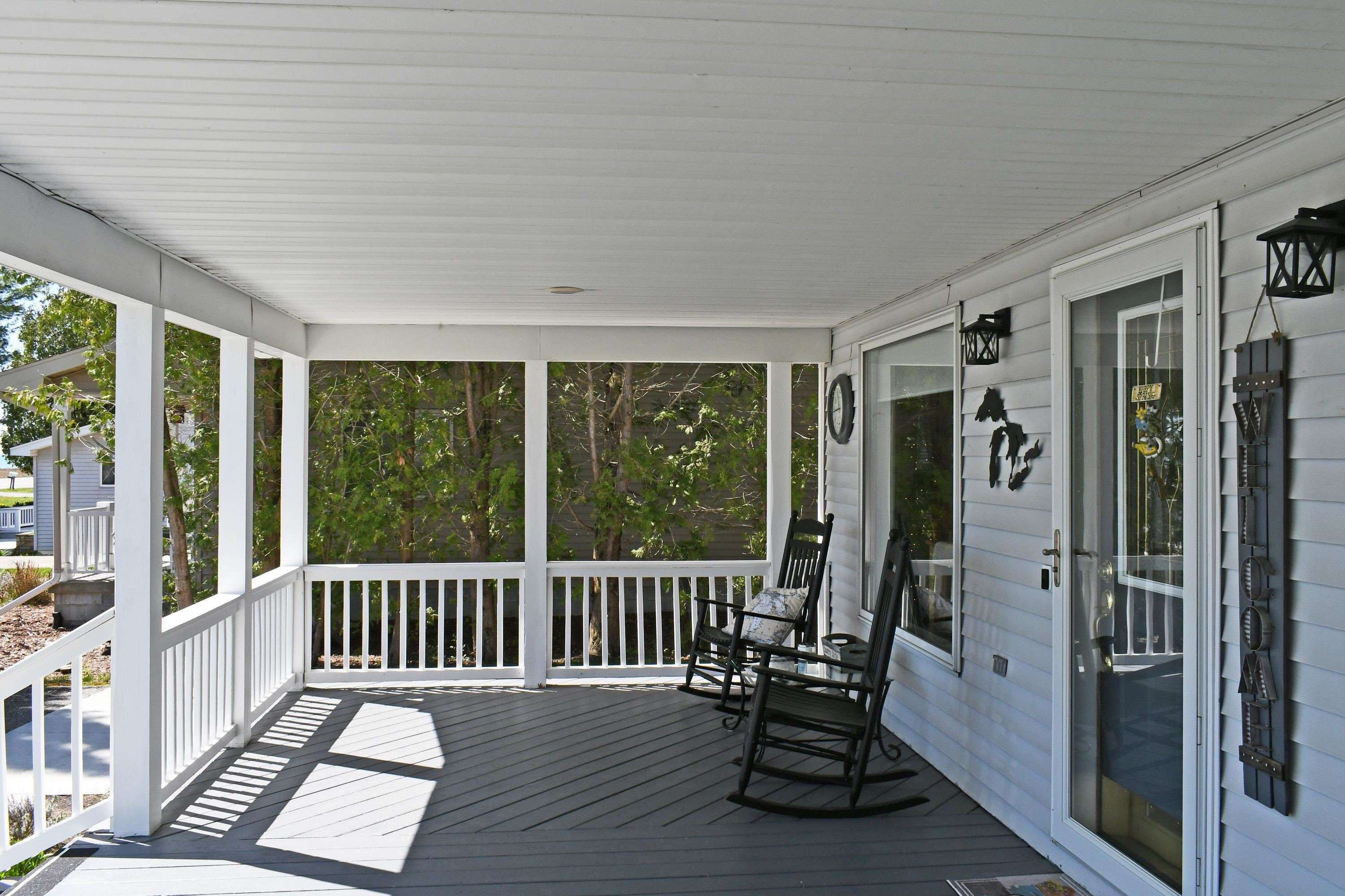 Oscoda, MI 48750,6897 N US-23