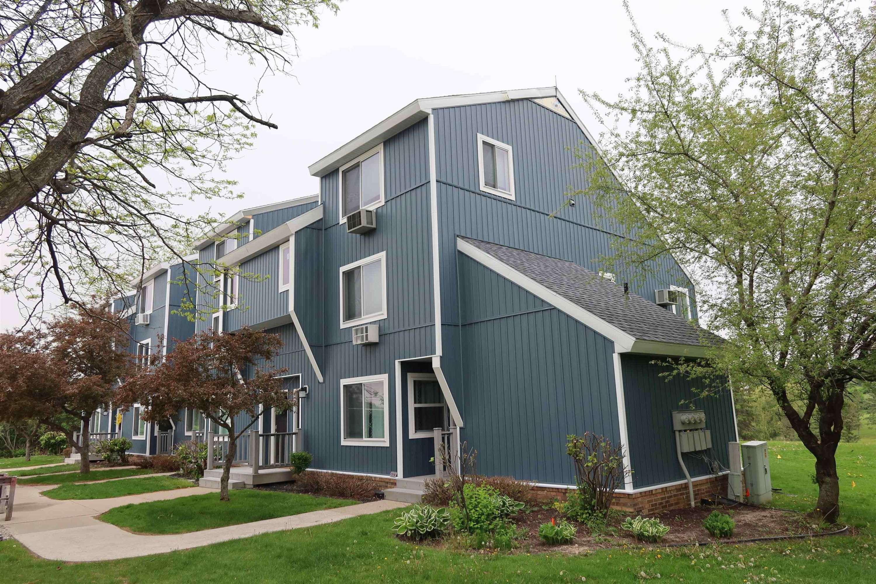 Williamsburg, MI 49690,5737 Hilltop Way