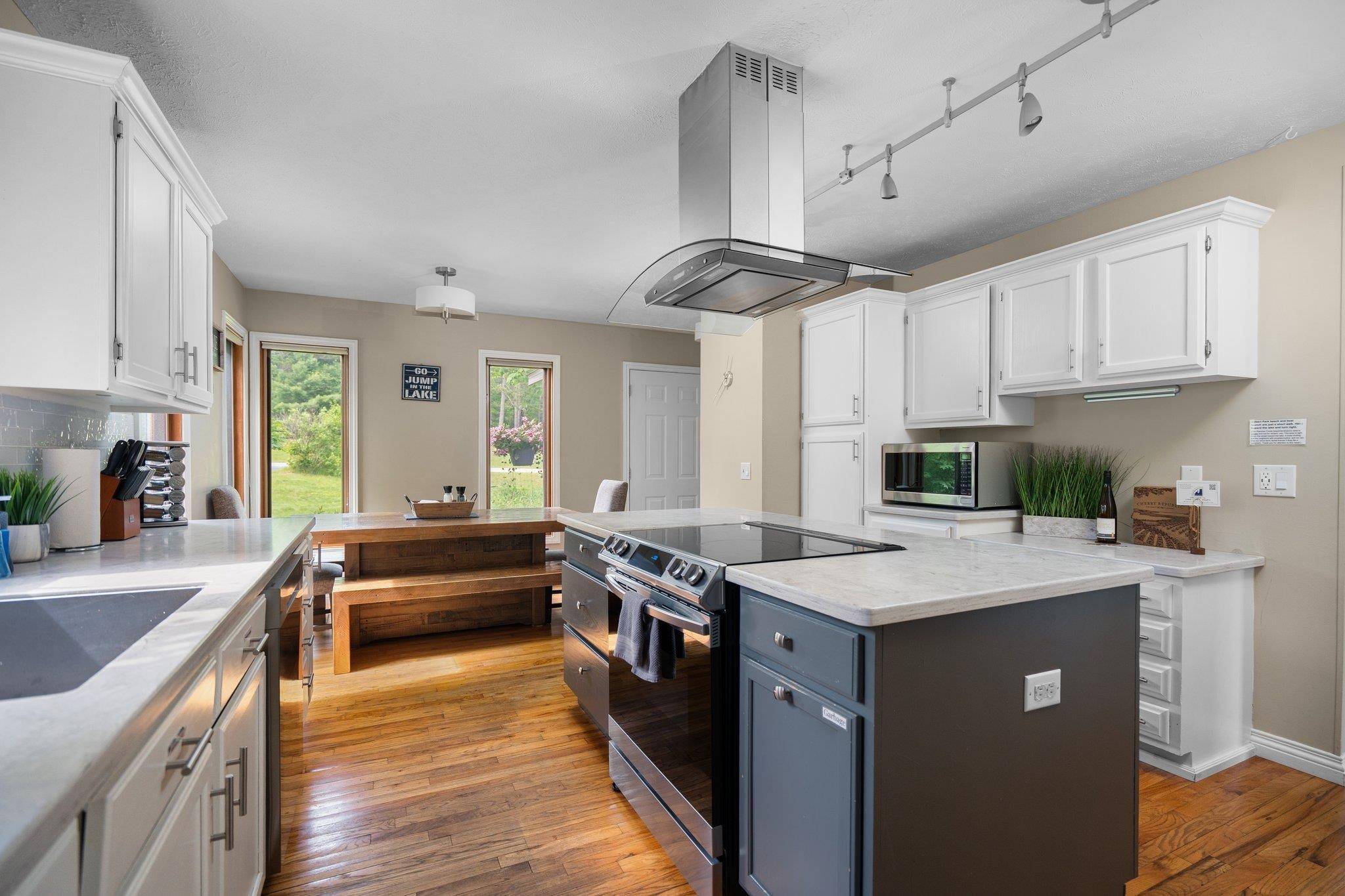 Traverse City, MI 49685,10129 Deerpath South