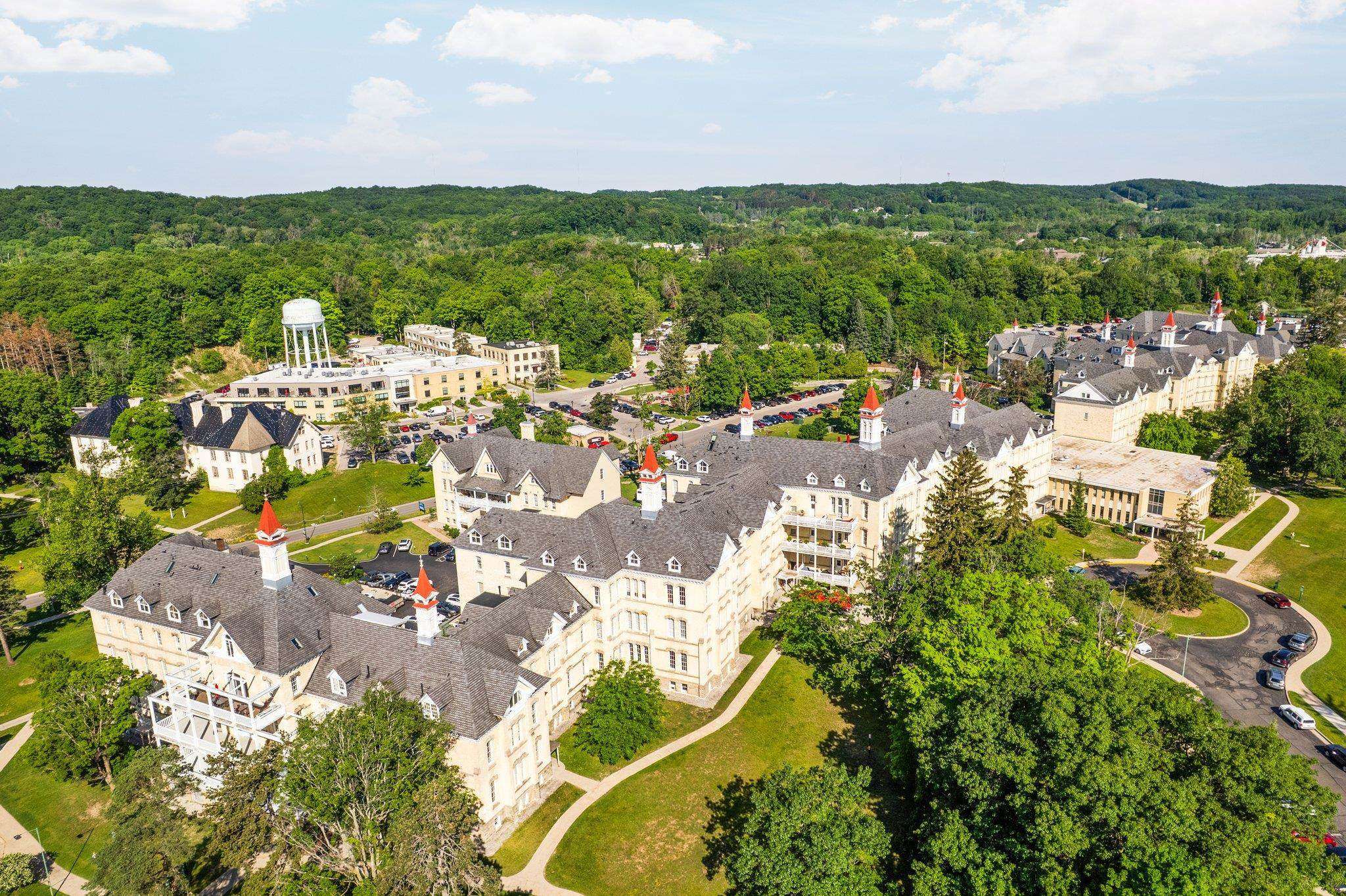 Traverse City, MI 49684,810 Cottageview Drive