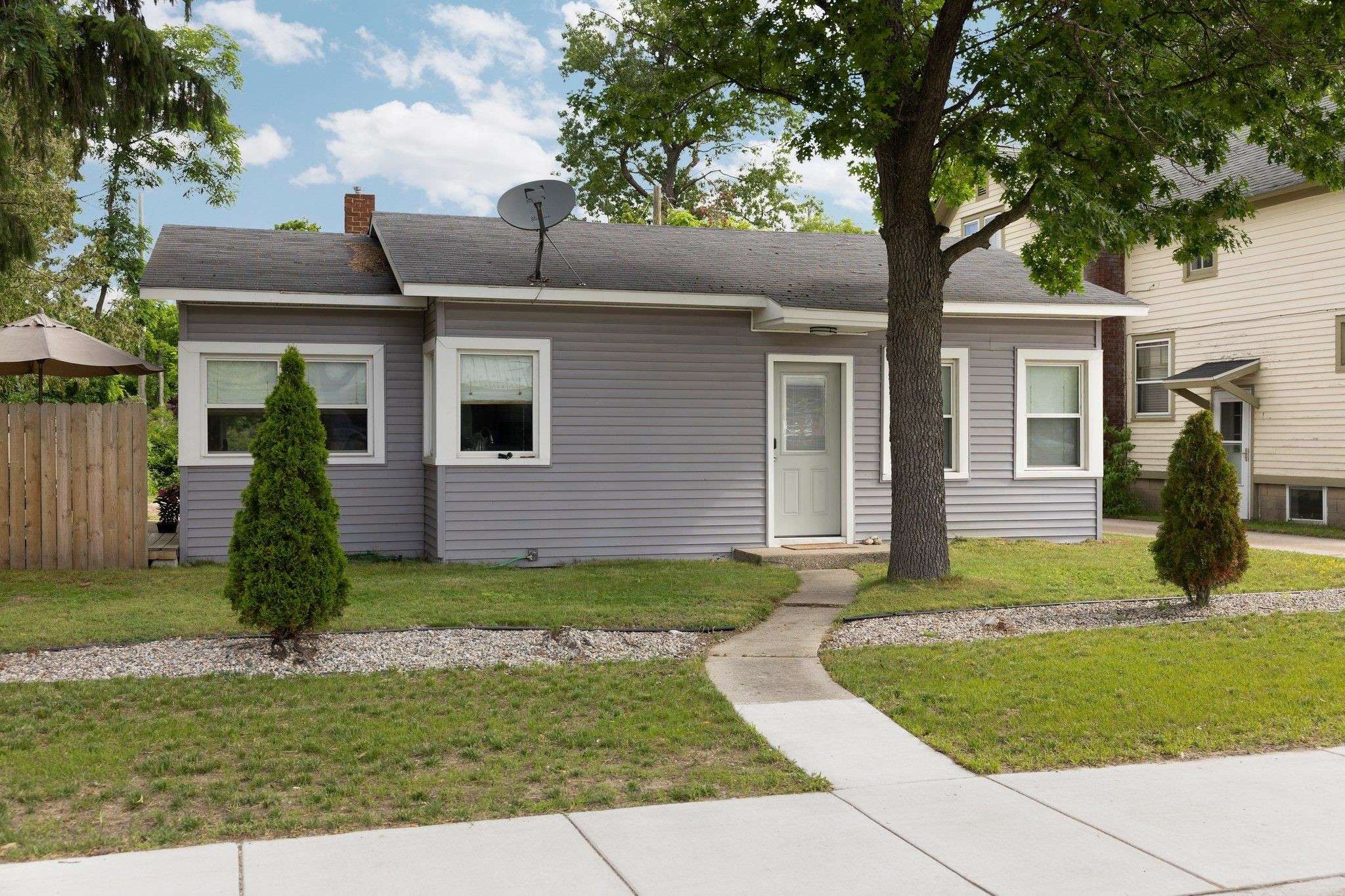 Traverse City, MI 49686,1047 E Front Street