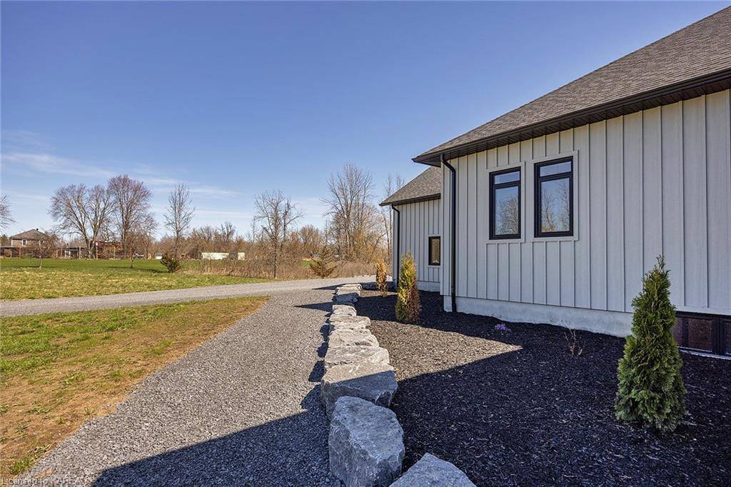 Napanee, ON K7R 3K6,953 County Road 7