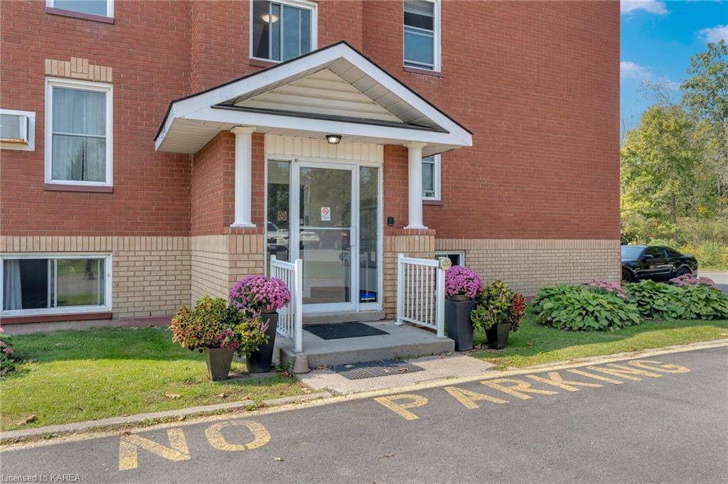 Gananoque, ON K7G 3C6,540 Talbot Place #403